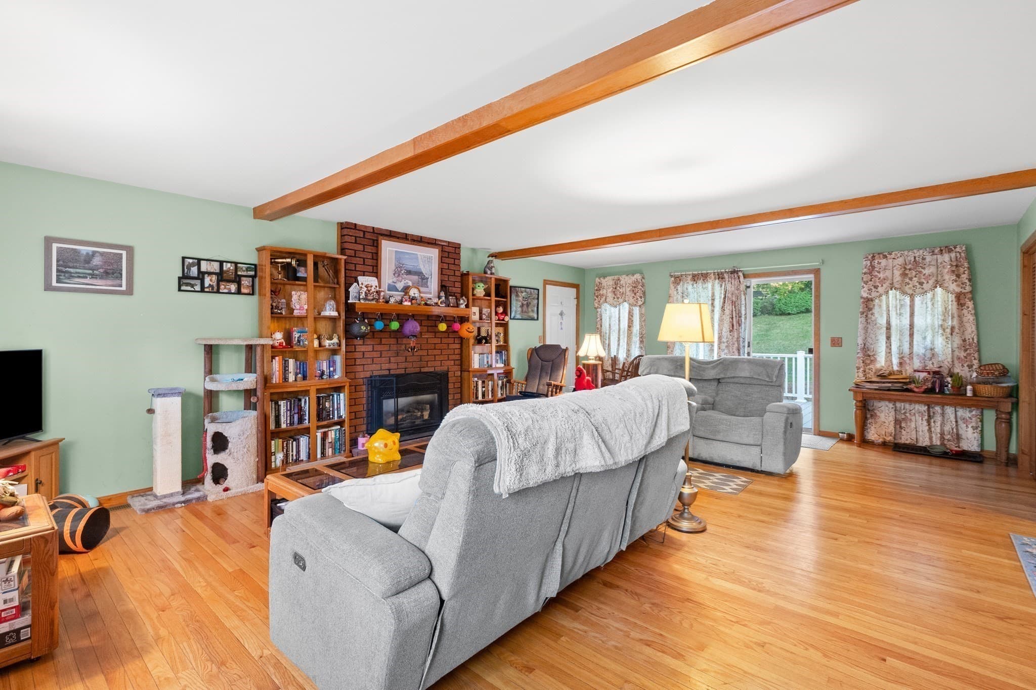 Single Family Residence at 6 Beatrice Rd, Beverly MA 01915, photo 12 of 37