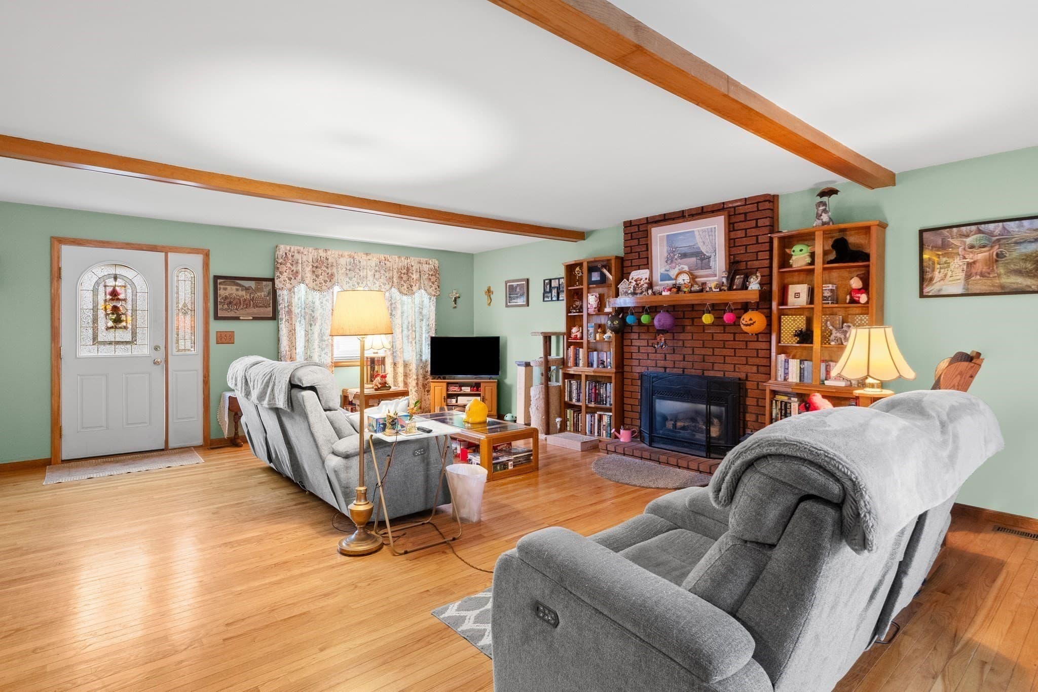 Single Family Residence at 6 Beatrice Rd, Beverly MA 01915, photo 11 of 37