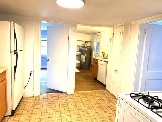 Single Family Residence at 170 Wareham Rd, Marion MA 02738, photo 3 of 9