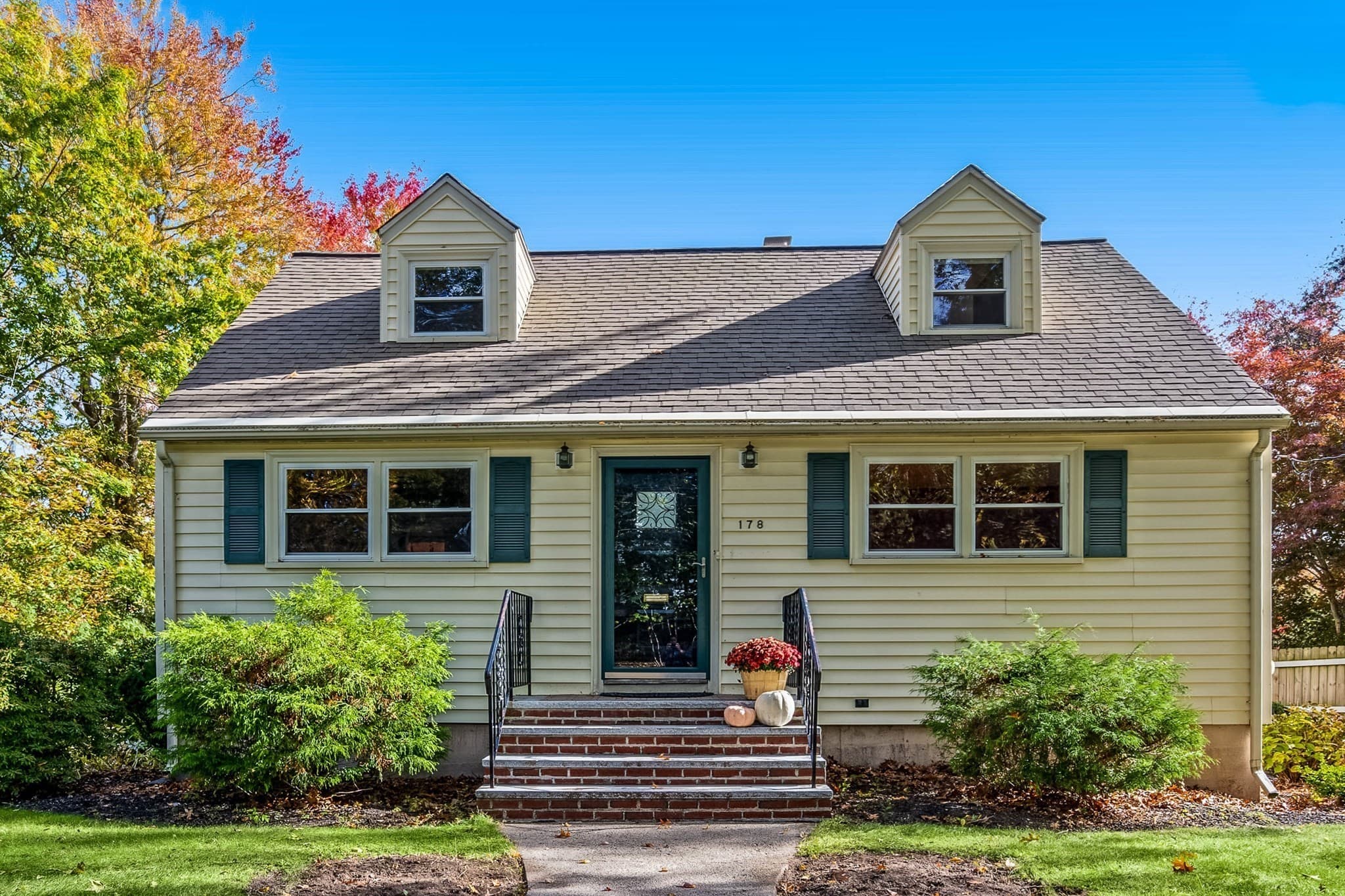 Single Family Residence at 178 Central Ave, Dedham MA 02026, photo 3 of 42