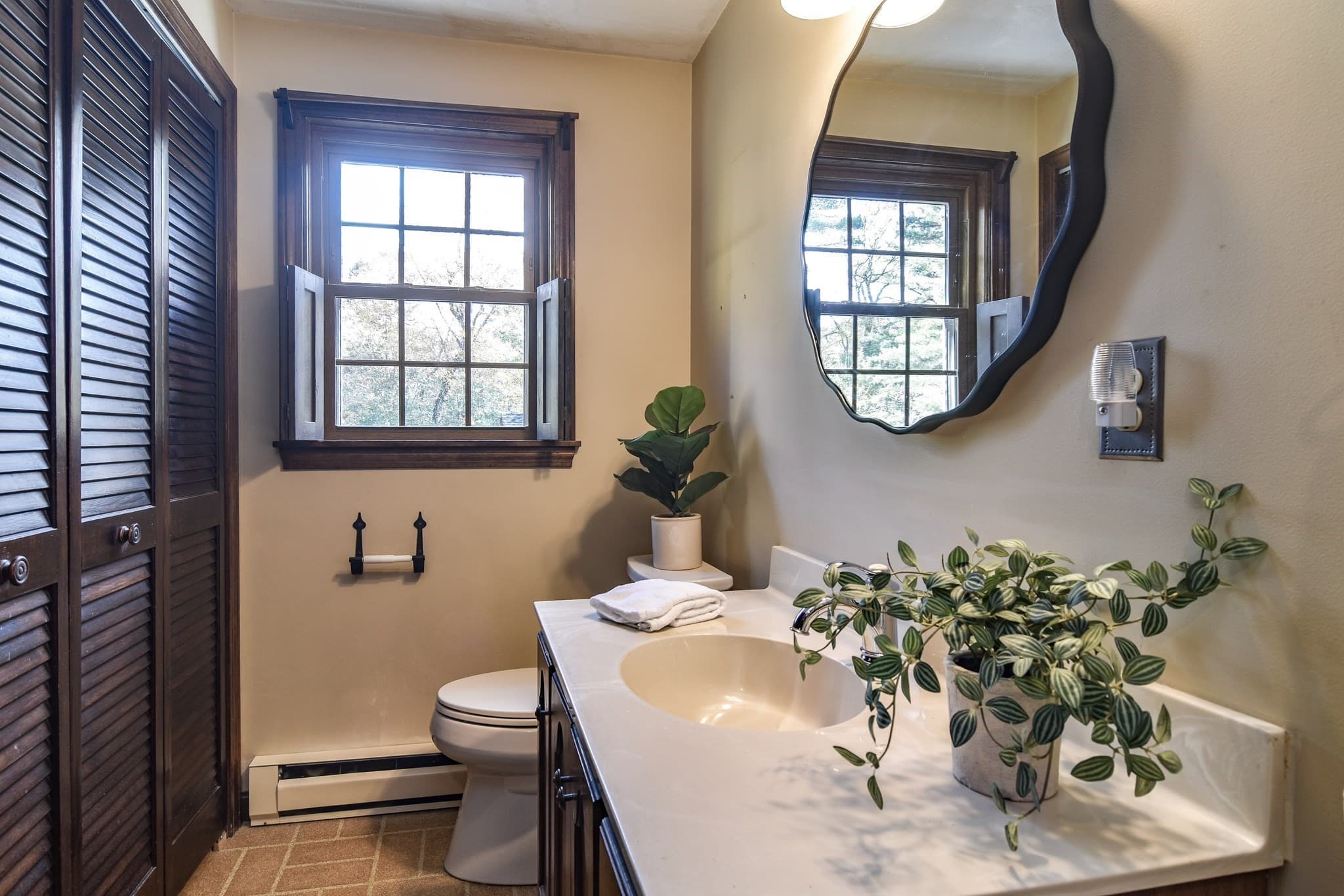 Single Family Residence at 28 Anthony Road, Hopedale MA 01747, photo 10 of 32