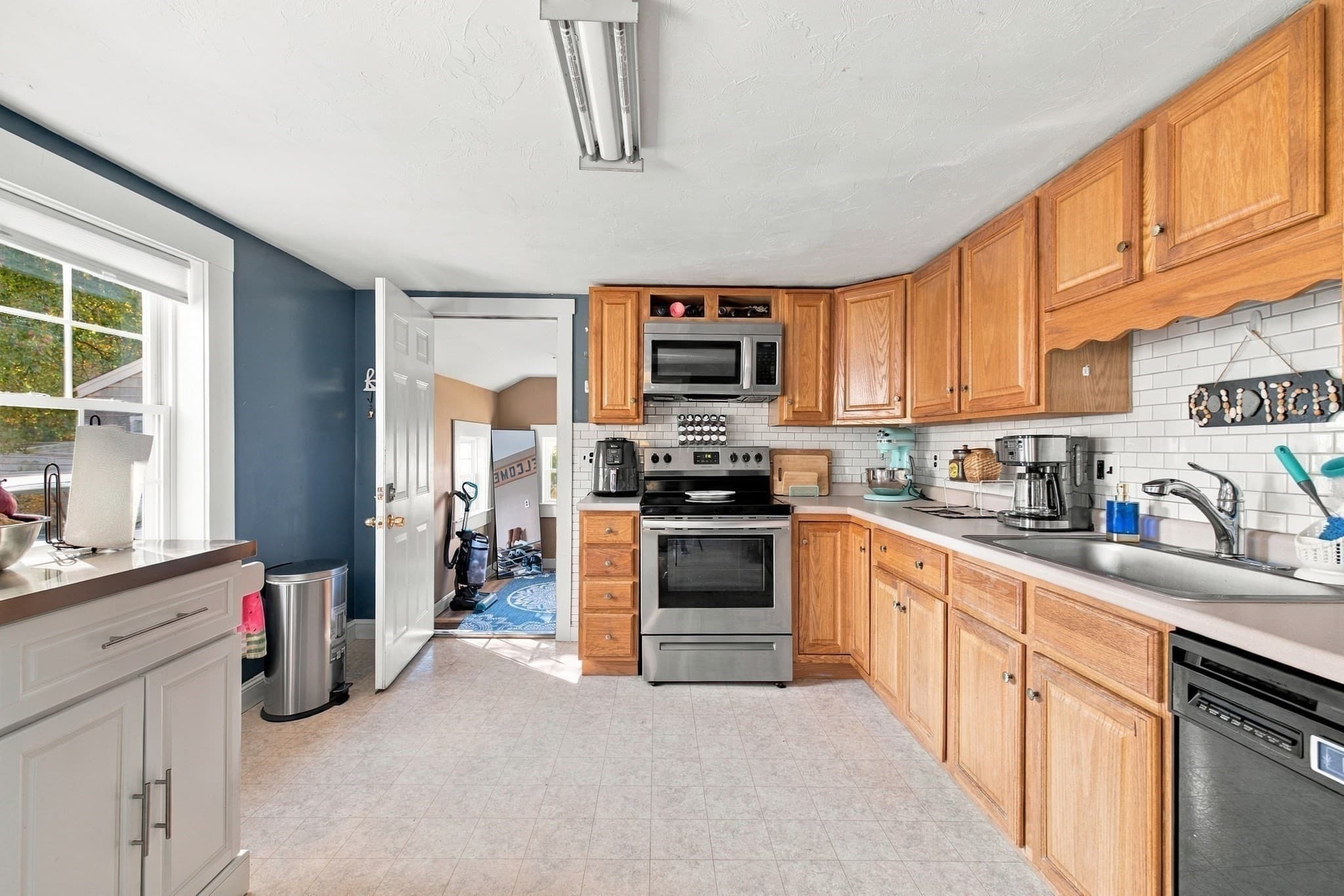 Single Family Residence at 5 Red Ln, Taunton MA 02718, photo 16 of 37