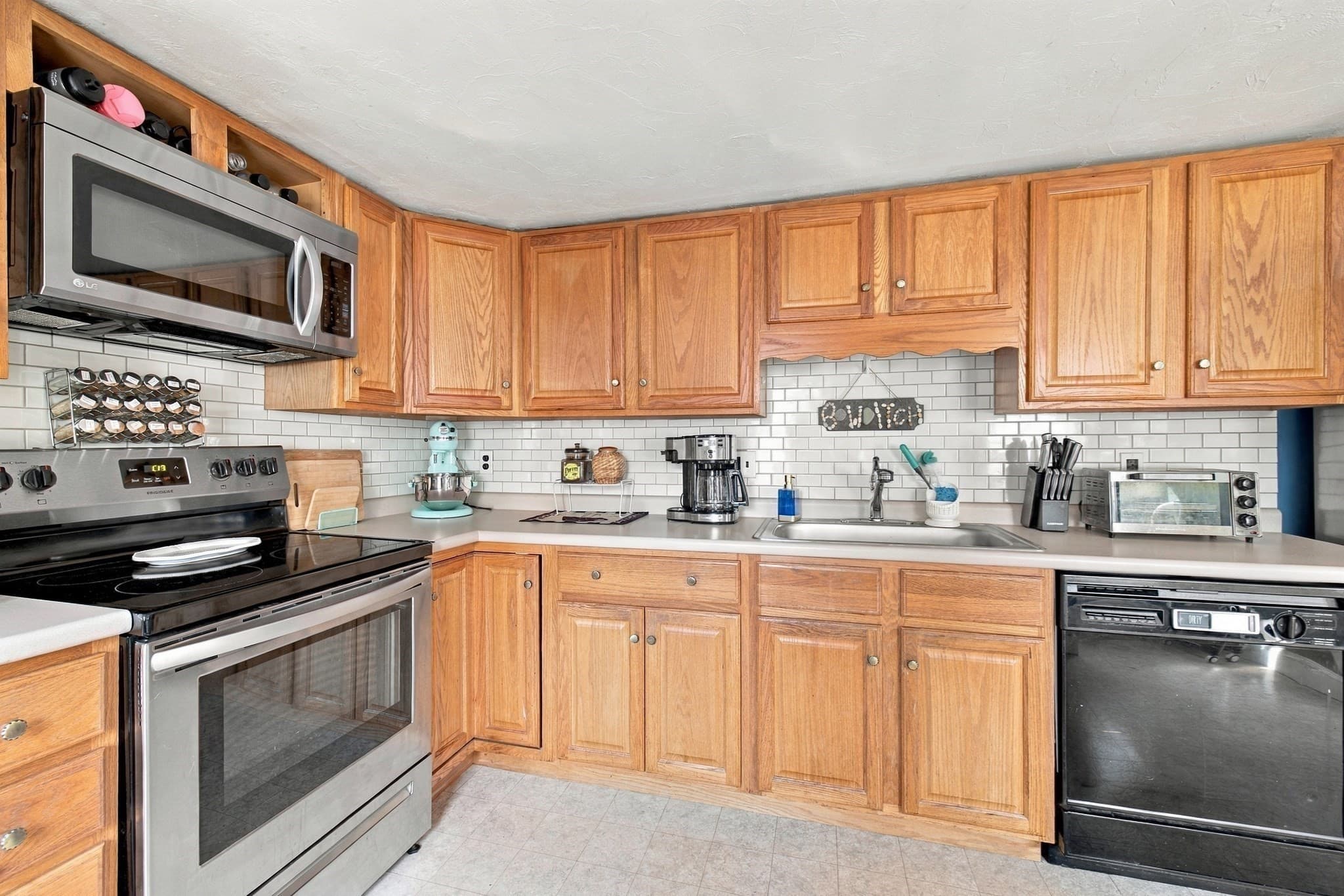 Single Family Residence at 5 Red Ln, Taunton MA 02718, photo 18 of 37