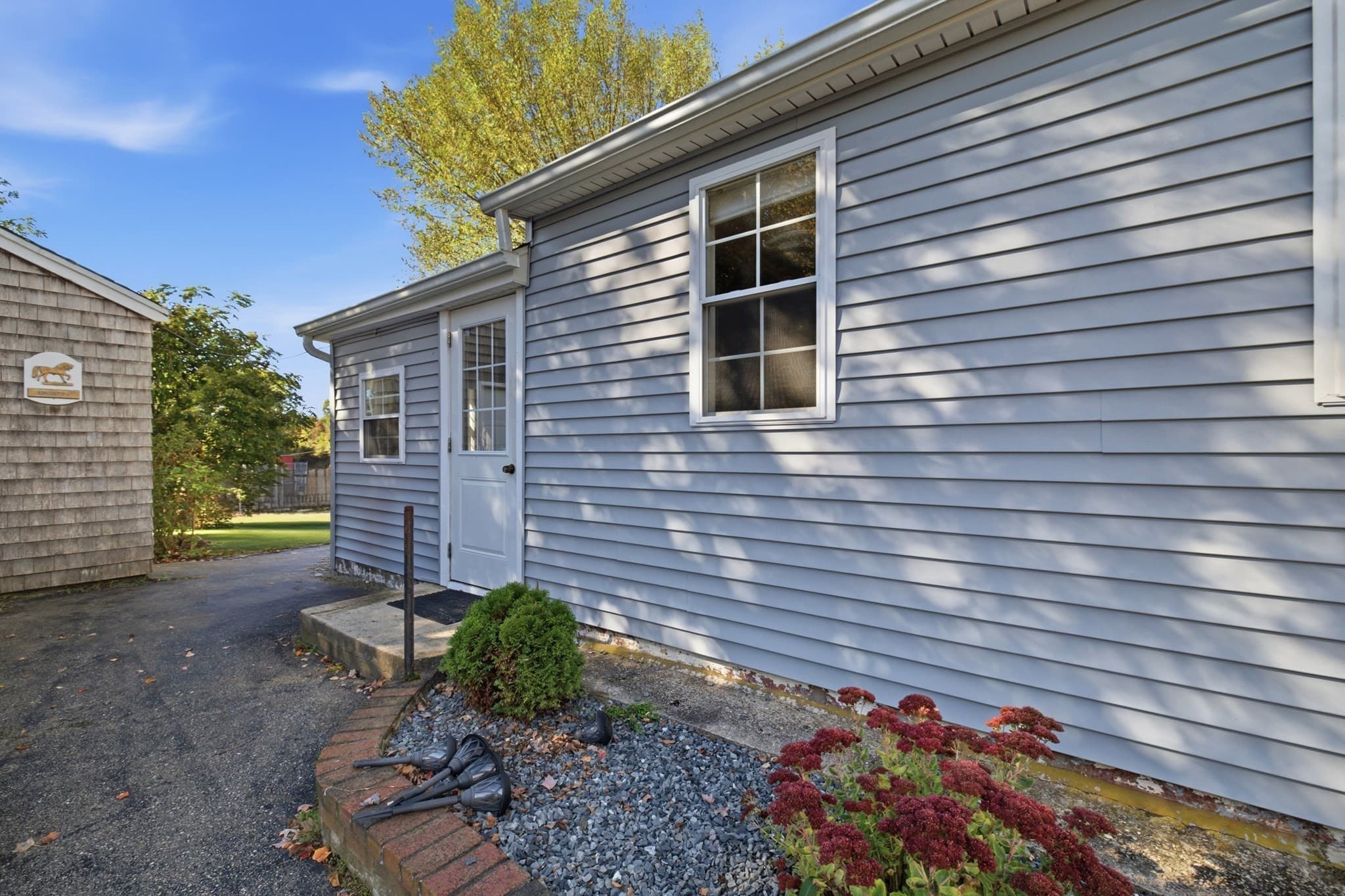 Single Family Residence at 5 Red Ln, Taunton MA 02718, photo 4 of 37