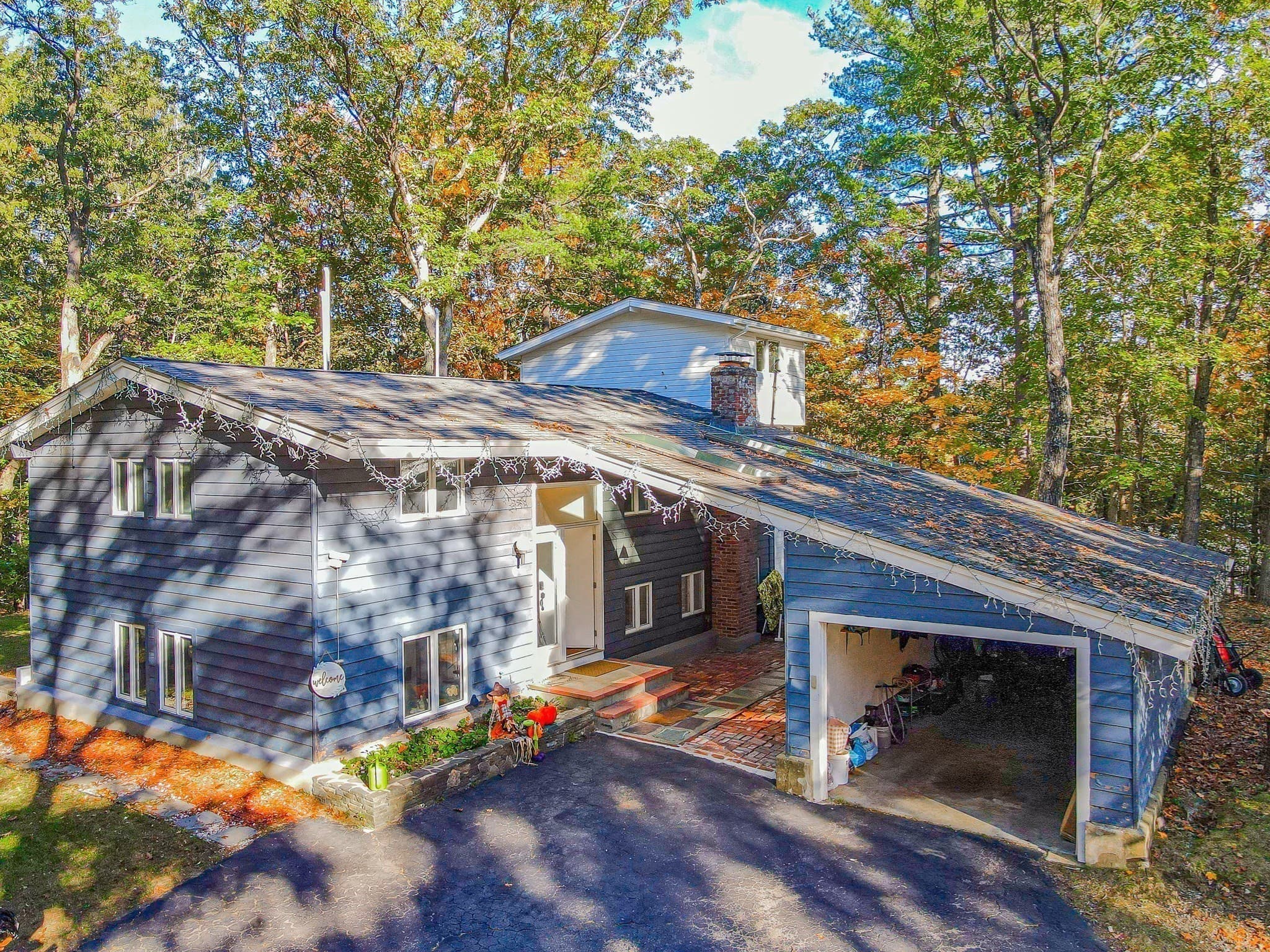 Single Family Residence at 6 Aqueduct Rd, Wayland MA 01778, photo 6 of 39
