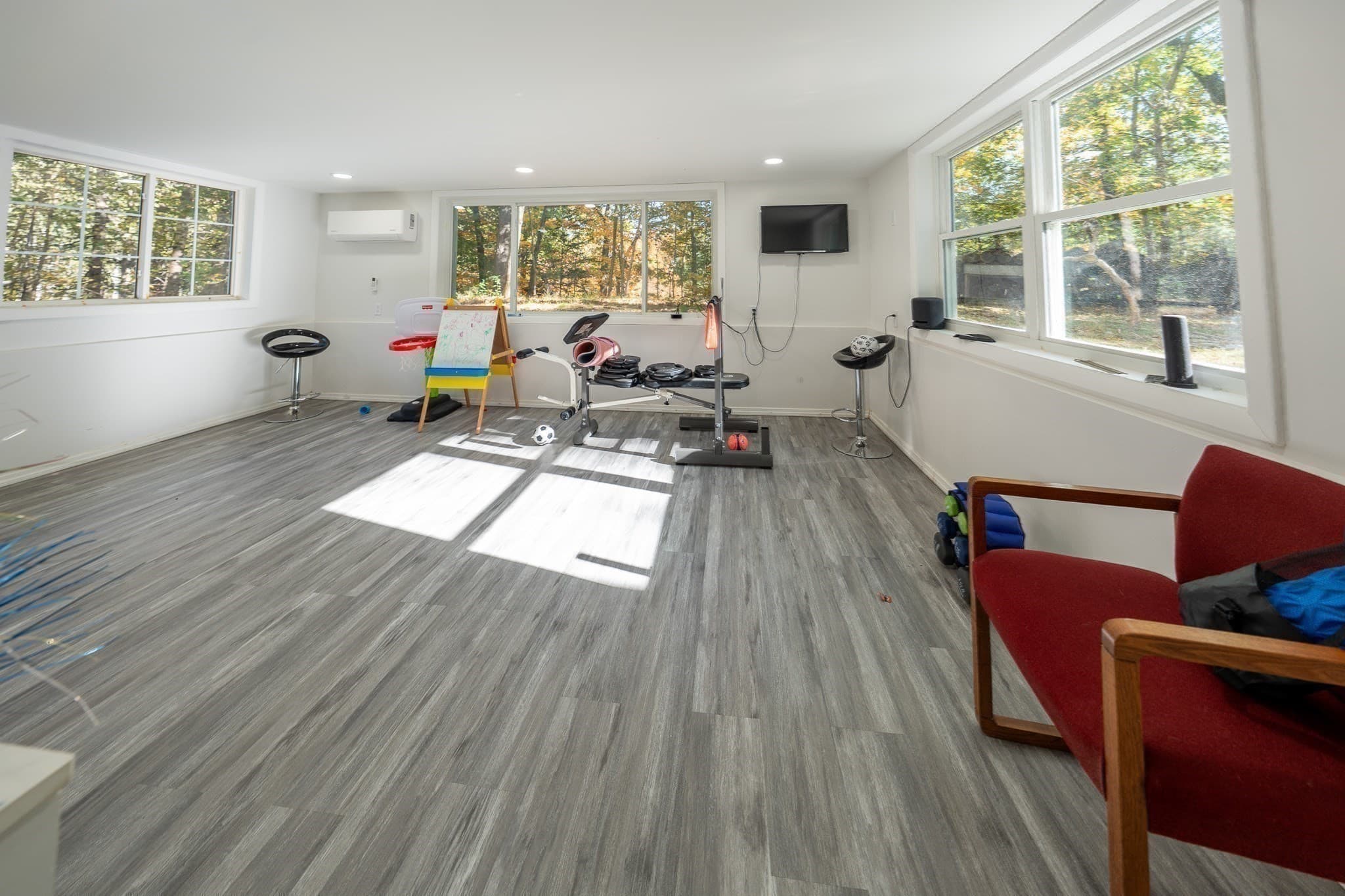 Single Family Residence at 6 Aqueduct Rd, Wayland MA 01778, photo 14 of 39
