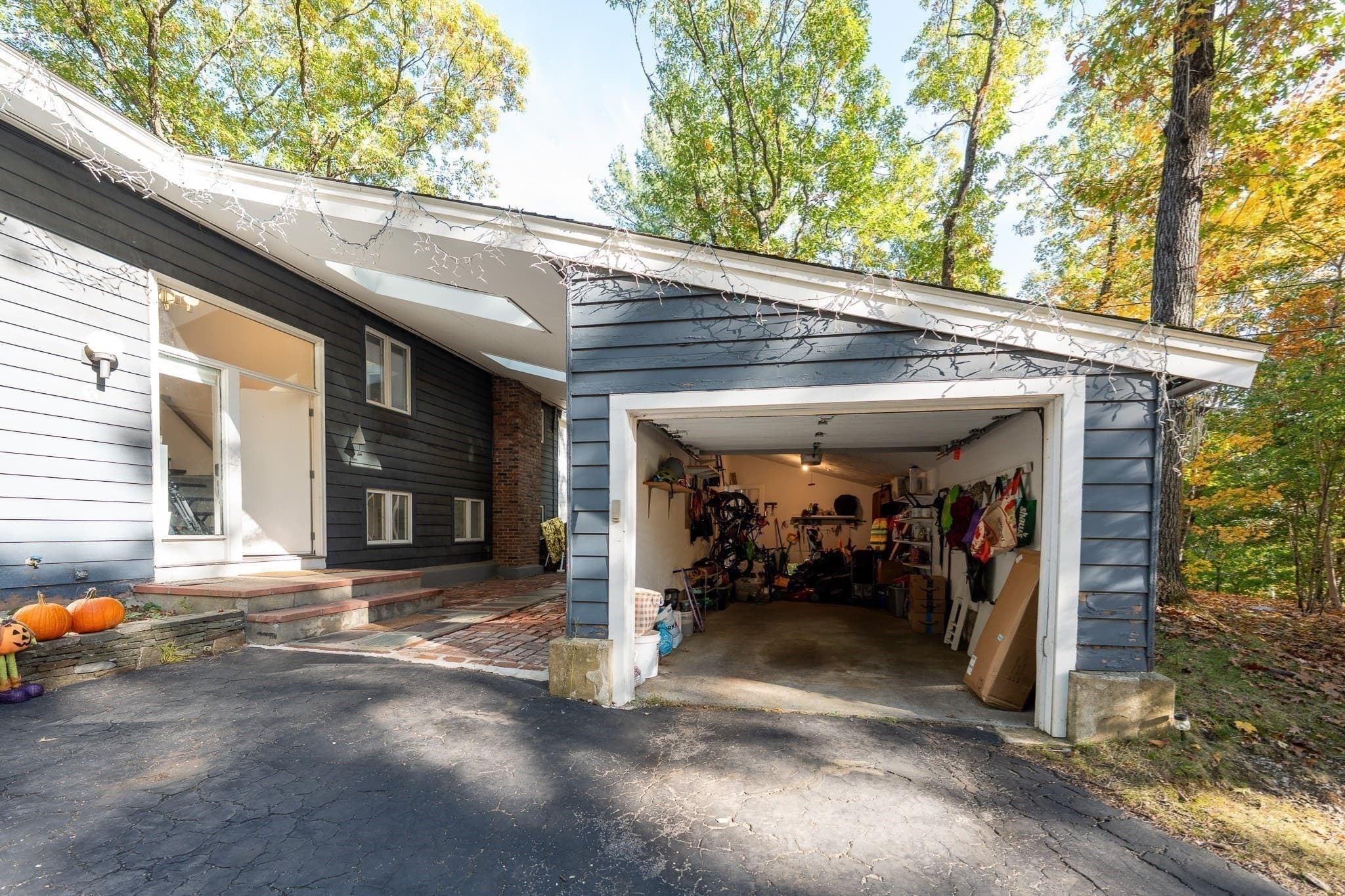 Single Family Residence at 6 Aqueduct Rd, Wayland MA 01778, photo 4 of 39