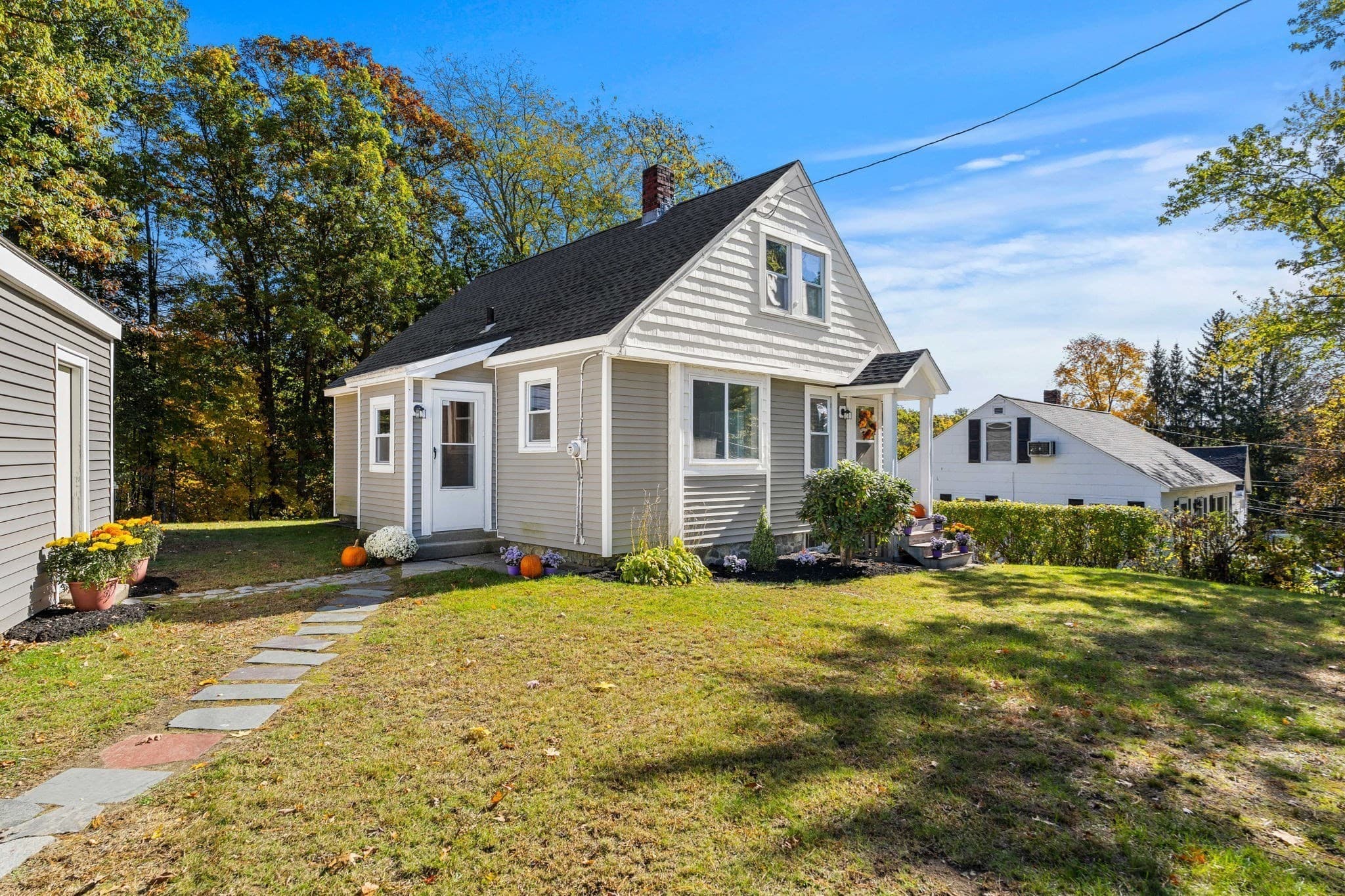 Single Family Residence at 97 Pinckney St, Dracut MA 01826, photo 3 of 39