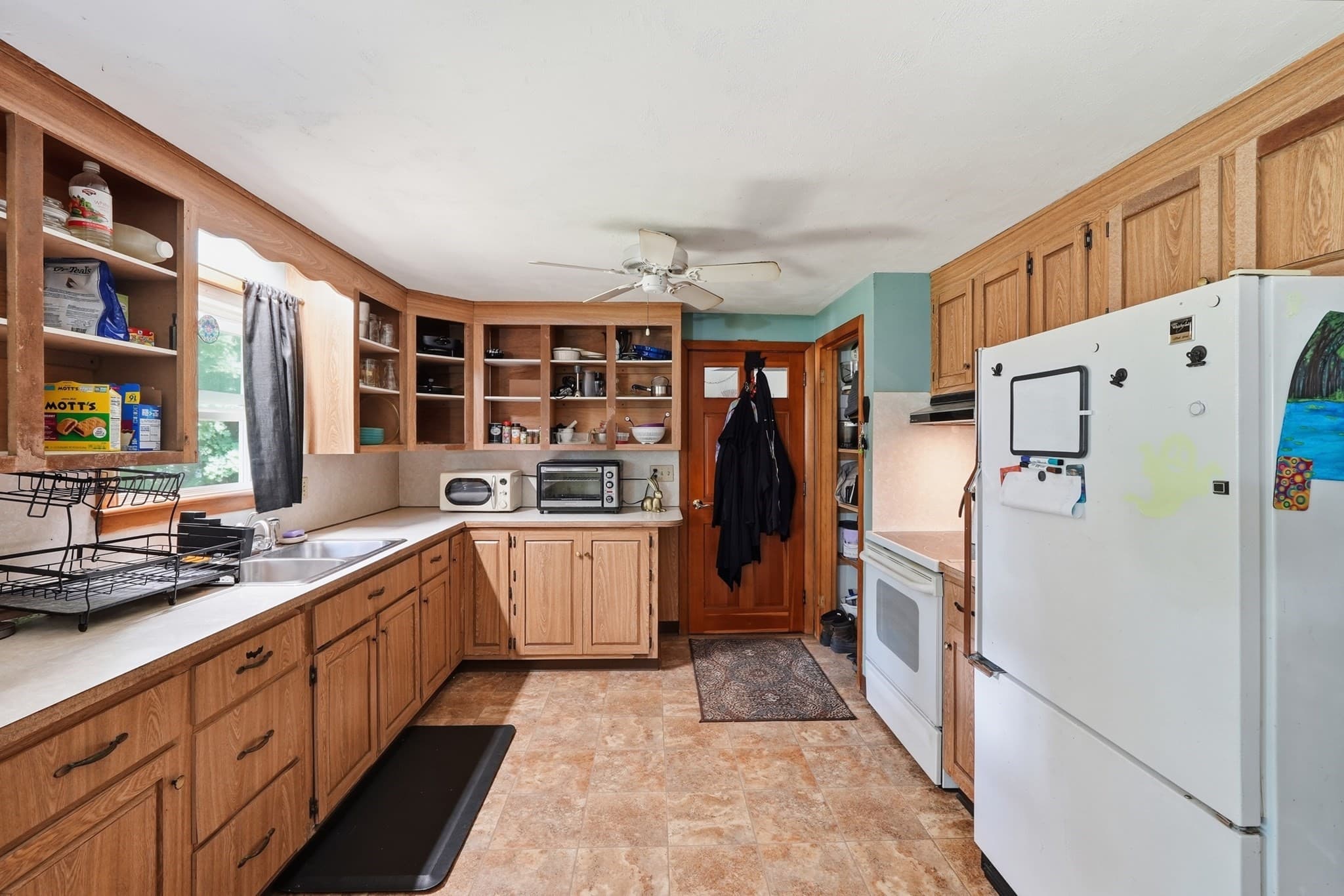 Single Family Residence at 8 Tanglewood Road, Leicester MA 01524, photo 7 of 34