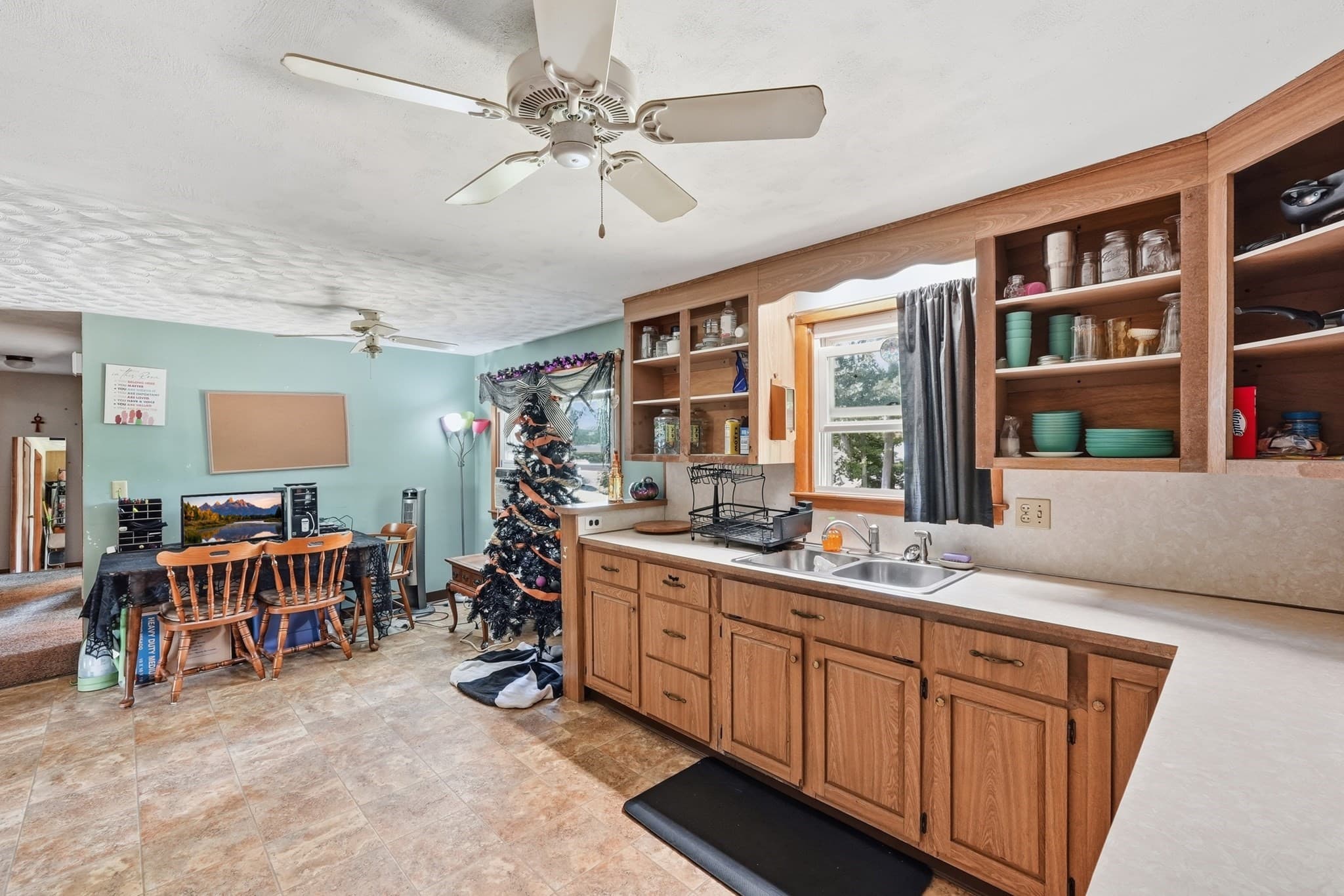 Single Family Residence at 8 Tanglewood Road, Leicester MA 01524, photo 9 of 34