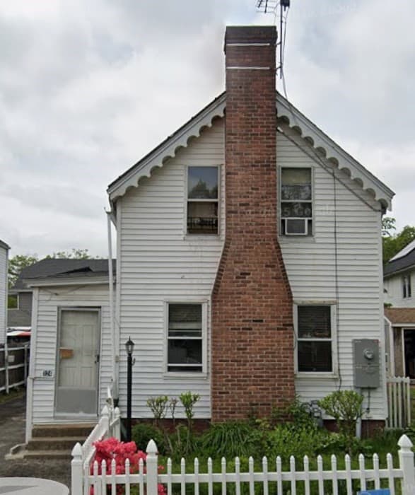 324 Oakland St, Springfield MA 01108
