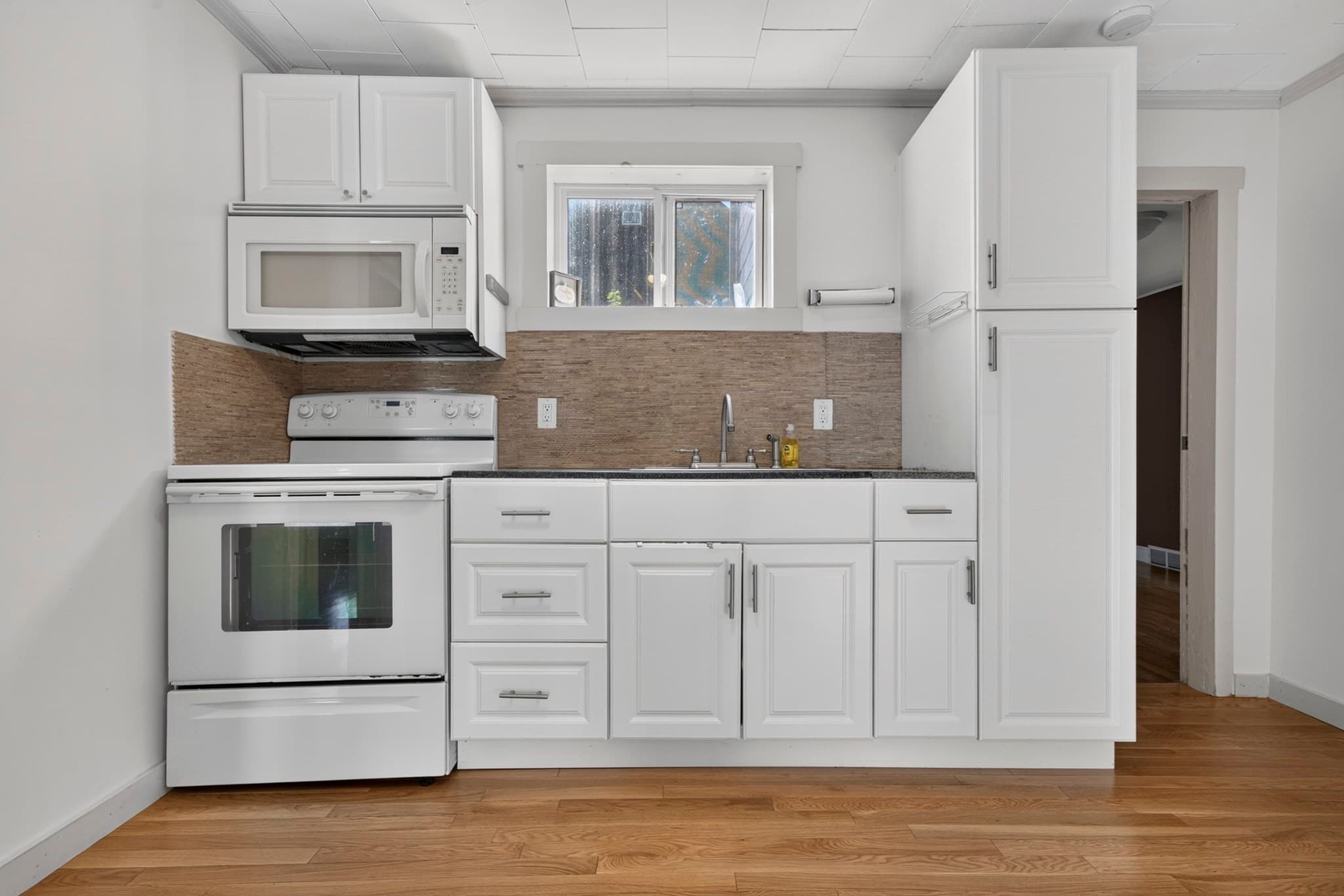 Multi Family at 13 Dane St, Peabody MA 01960, photo 8 of 40