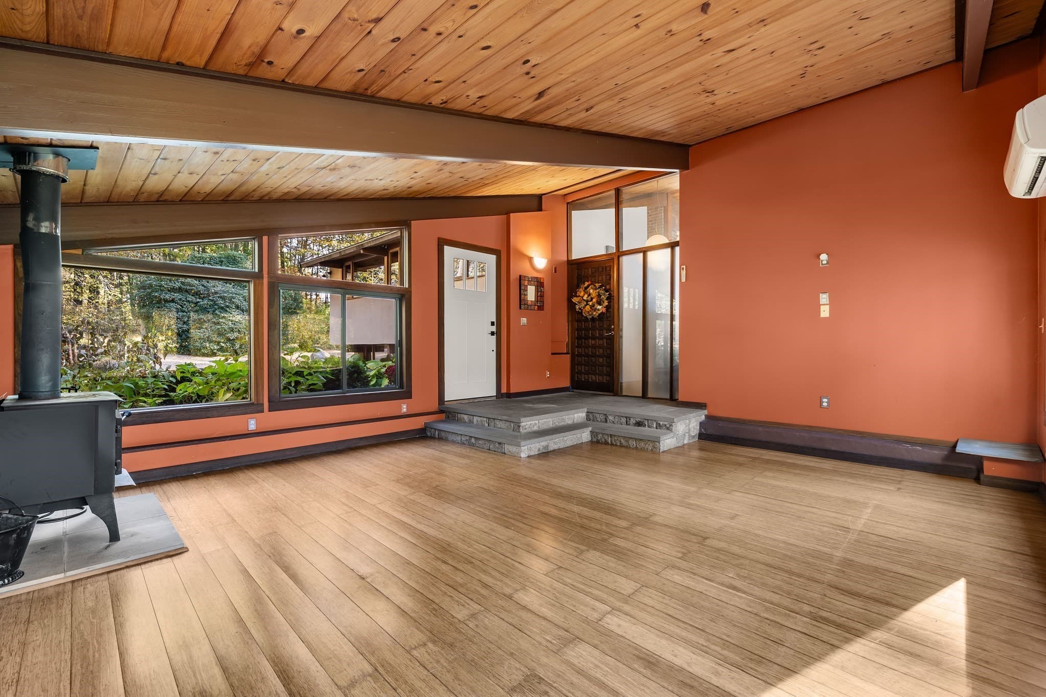 Single Family Residence at 10 Don Byrne Way, Hamilton MA 01982, photo 6 of 40