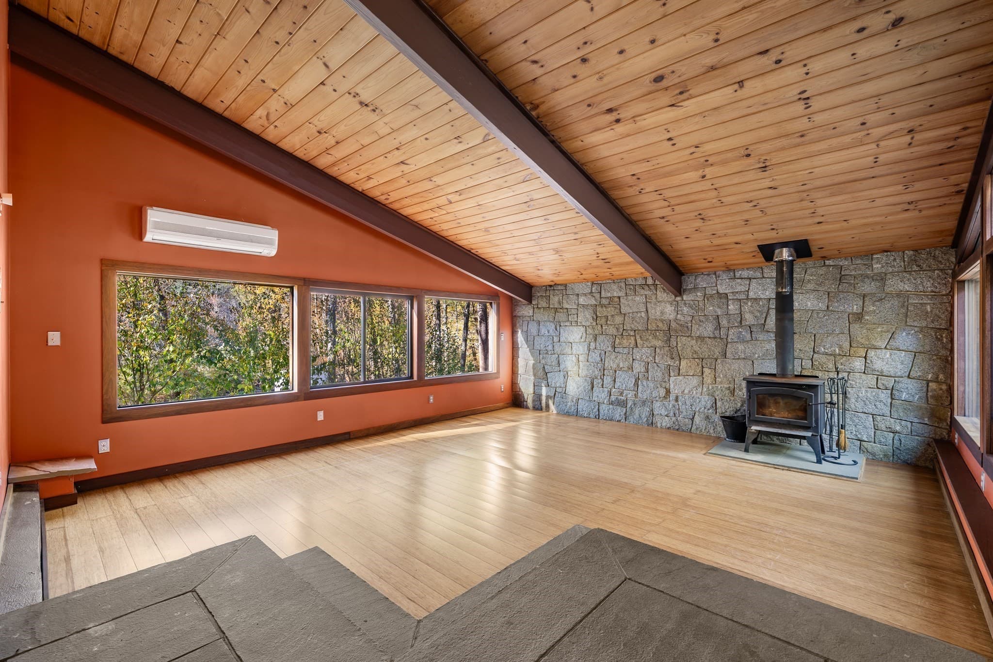 Single Family Residence at 10 Don Byrne Way, Hamilton MA 01982, photo 4 of 40