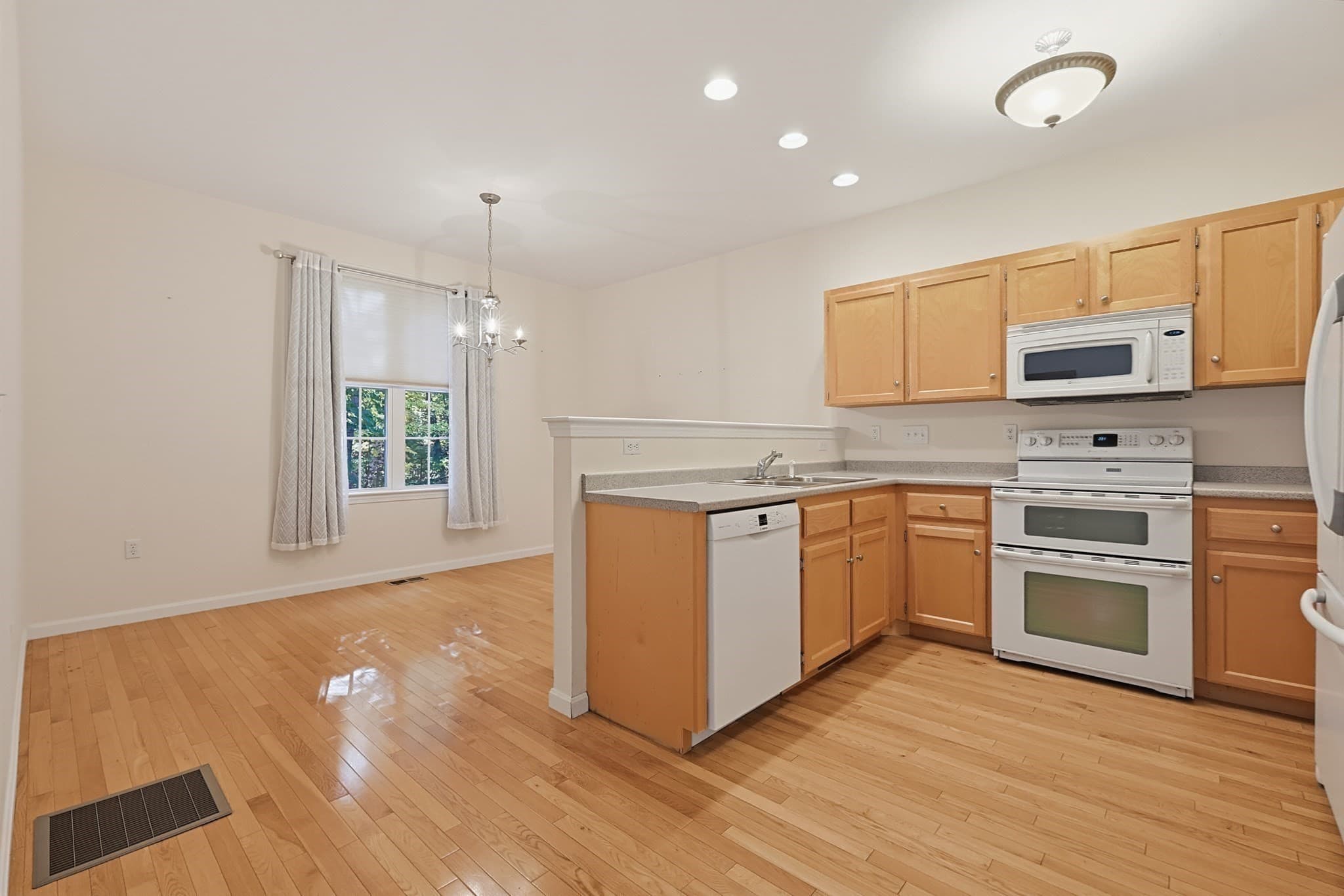 Condominium at 24 Ari's Way # 24, Milford MA 01757, photo 8 of 29