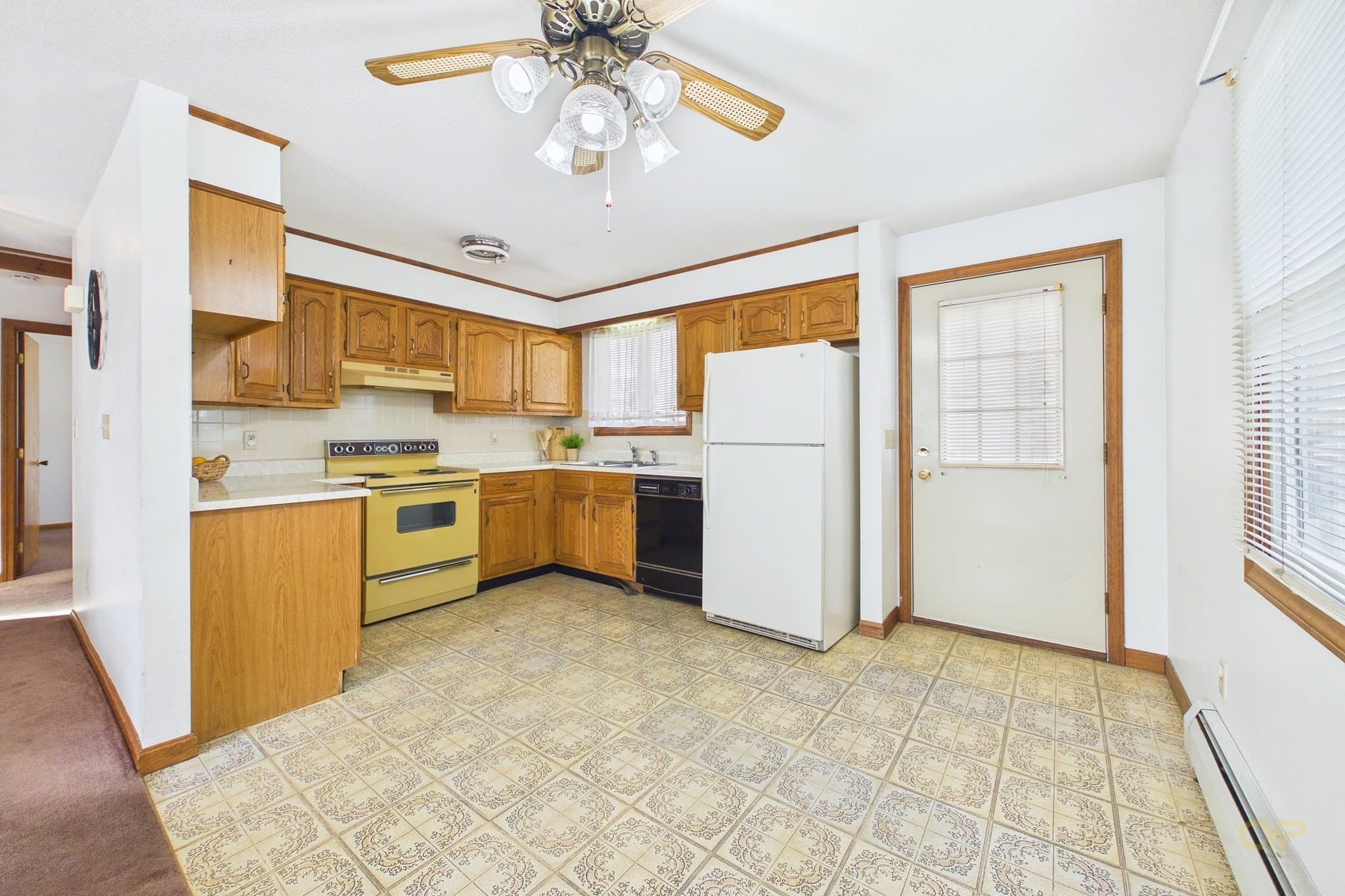 Single Family Residence at 91 Jenkins St, New Bedford MA 02740, photo 7 of 30