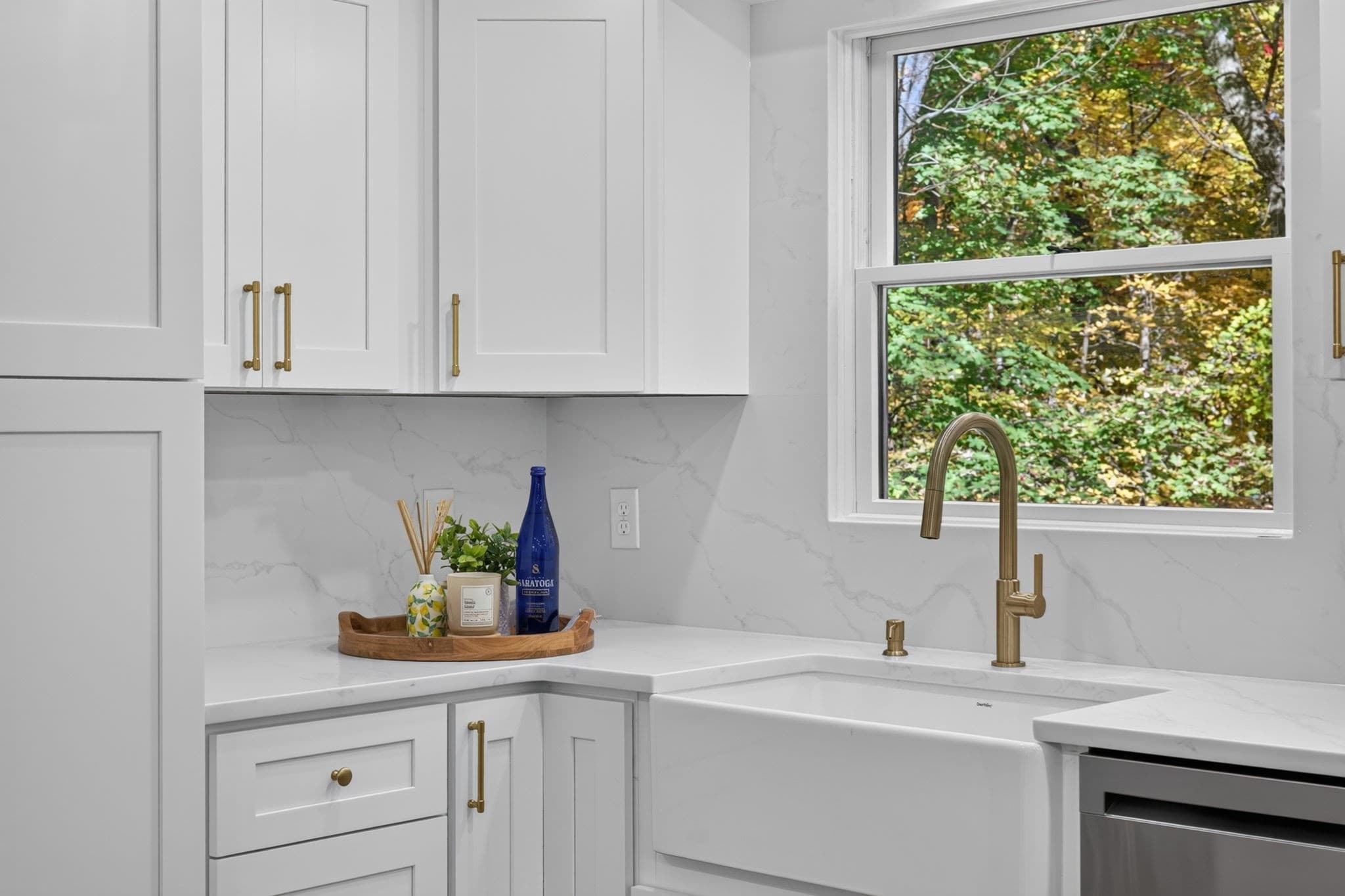 Single Family Residence at 7 Hillcrest Dr, Chelmsford MA 01824, photo 2 of 40
