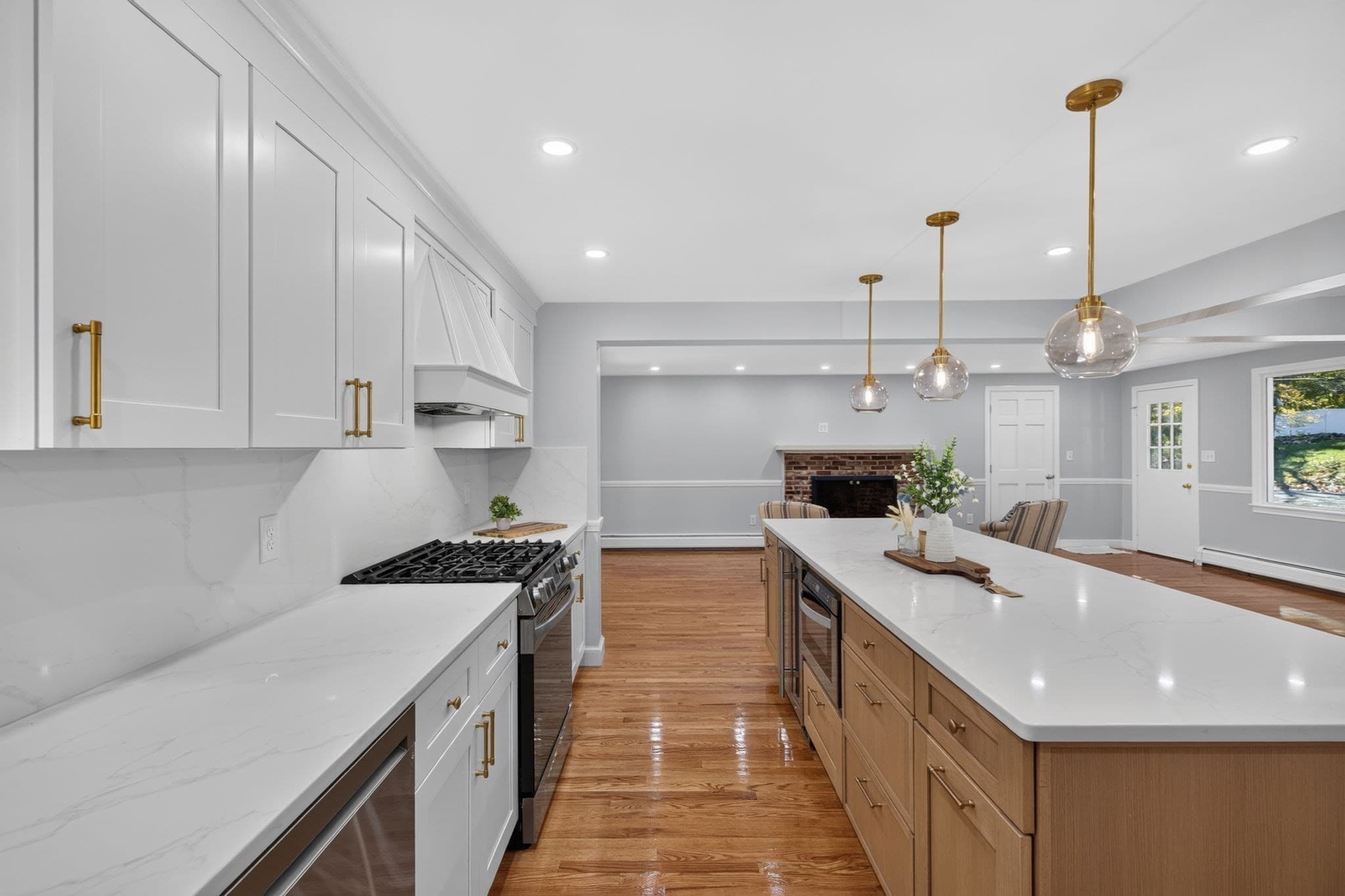 Single Family Residence at 7 Hillcrest Dr, Chelmsford MA 01824, photo 5 of 40