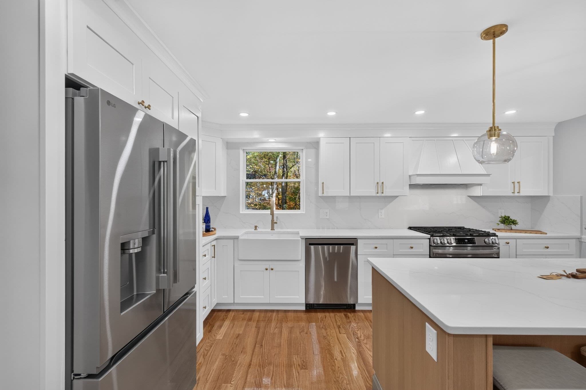 Single Family Residence at 7 Hillcrest Dr, Chelmsford MA 01824, photo 4 of 40