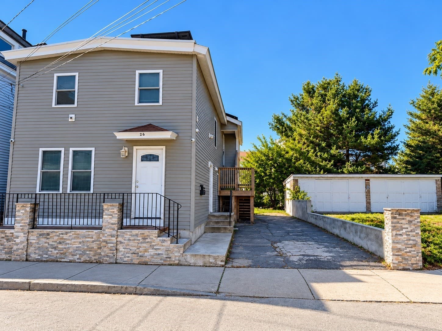 3 Family at 26 Bennington St, Lawrence MA 01841, photo 2 of 18