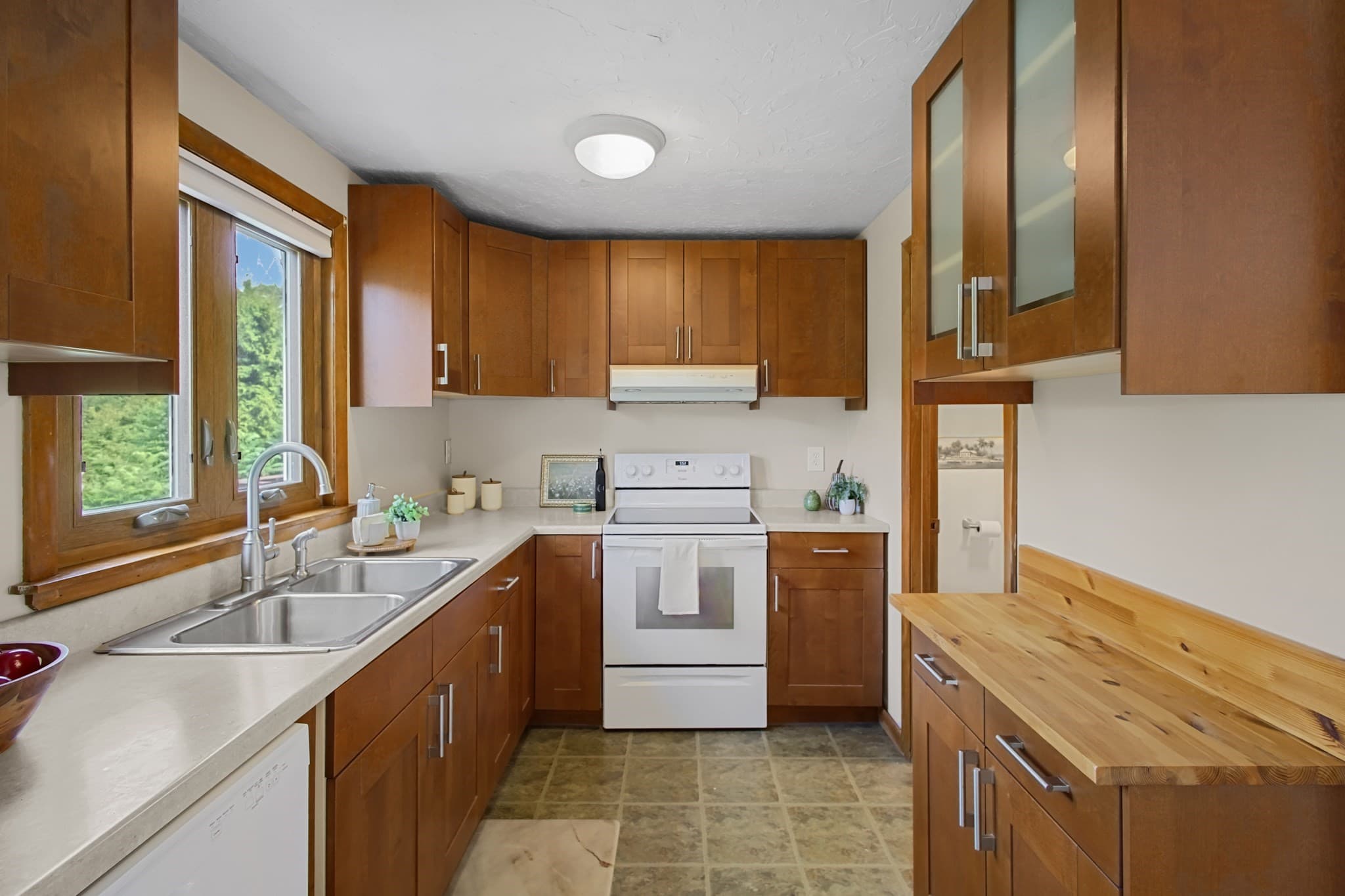 Condominium at 17 Perry Pl # 17, Auburn MA 01501, photo 2 of 28