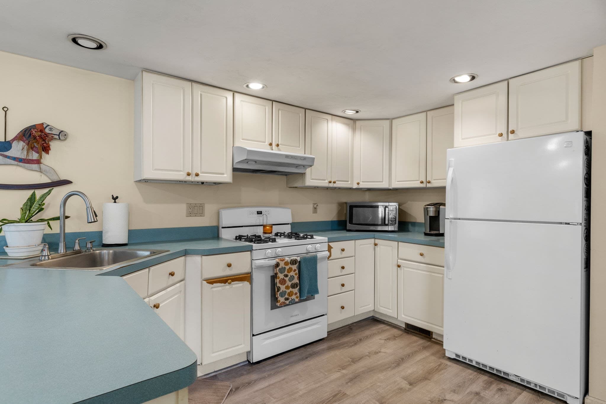 Single Family Residence at 111 Fifth Ave, Barnstable MA 02601, photo 14 of 42