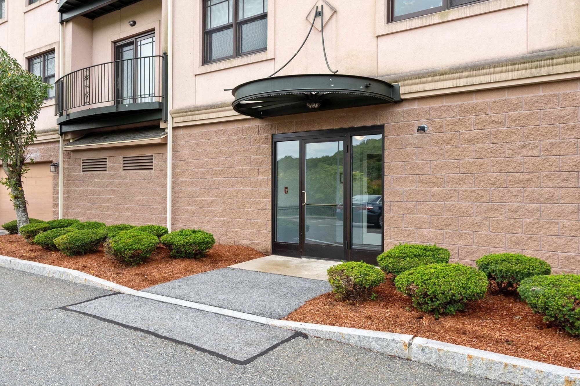 Condominium at 558 E Merrimack St # 34, Lowell MA 01852, photo 3 of 37