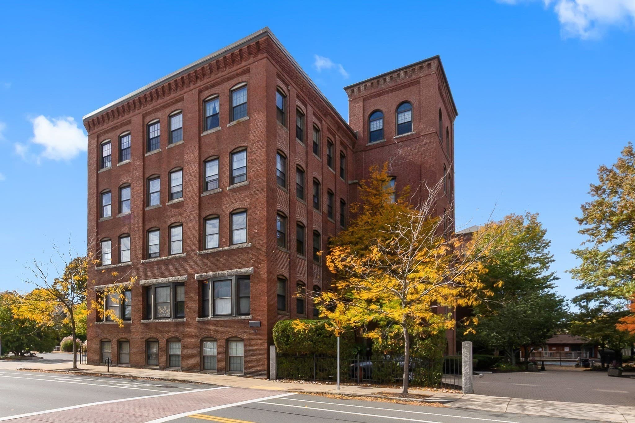 Condominium at 50 Rantoul St # 511, Beverly MA 01915, photo 35 of 39