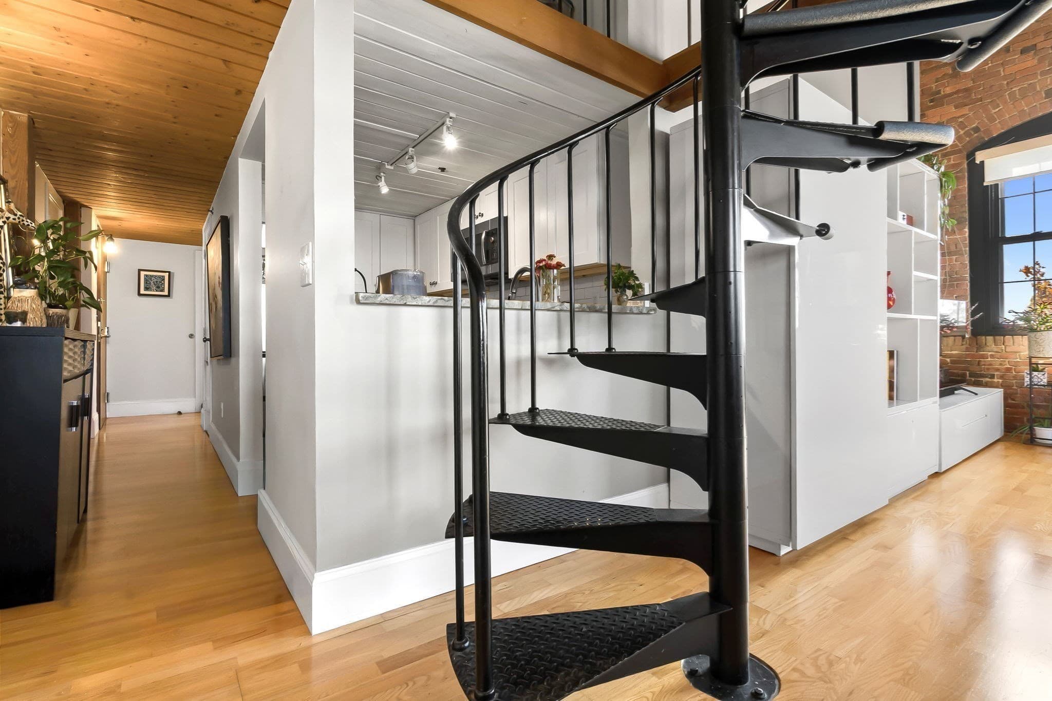 Condominium at 50 Rantoul St # 511, Beverly MA 01915, photo 25 of 39