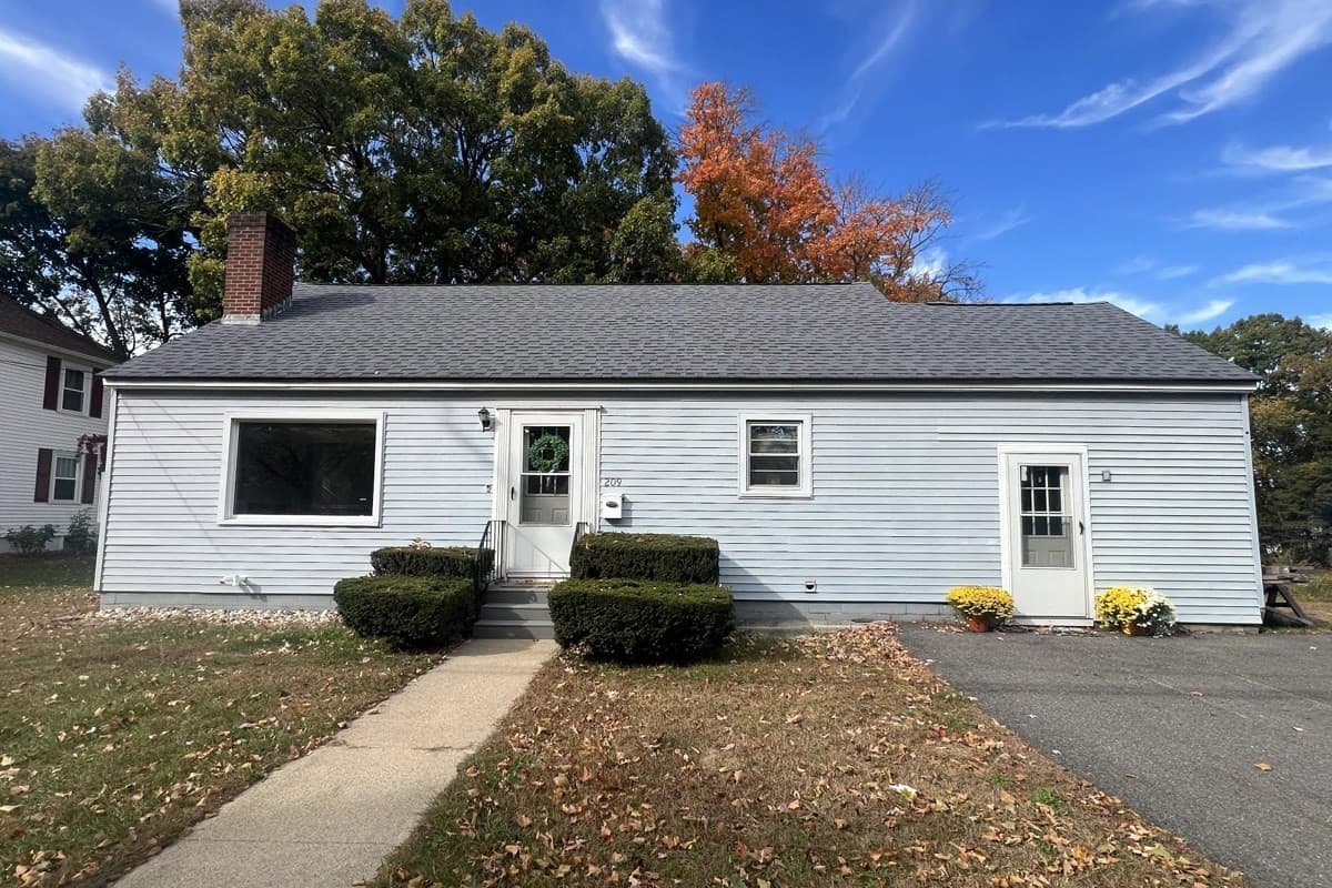 Single Family Residence at 209 West Hollis St, Nashua NH 03060, photo 2 of 34