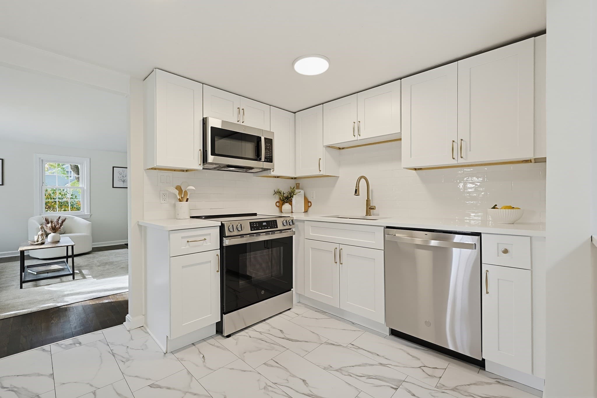 Single Family Residence at 19 Brookhaven Rd, Worcester MA 01606, photo 10 of 36