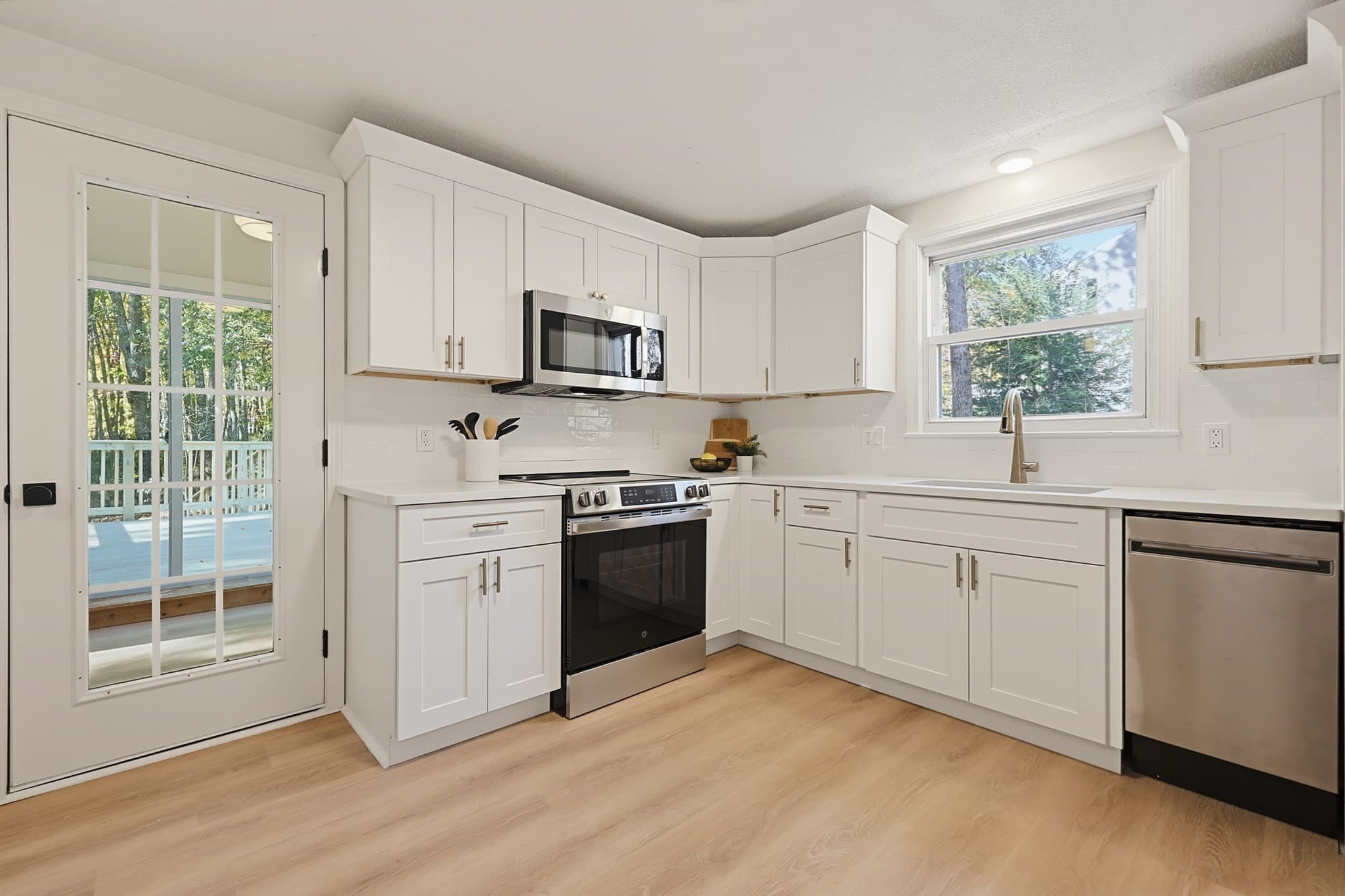 Single Family Residence at 9 Merriam District, Oxford MA 01537, photo 12 of 33