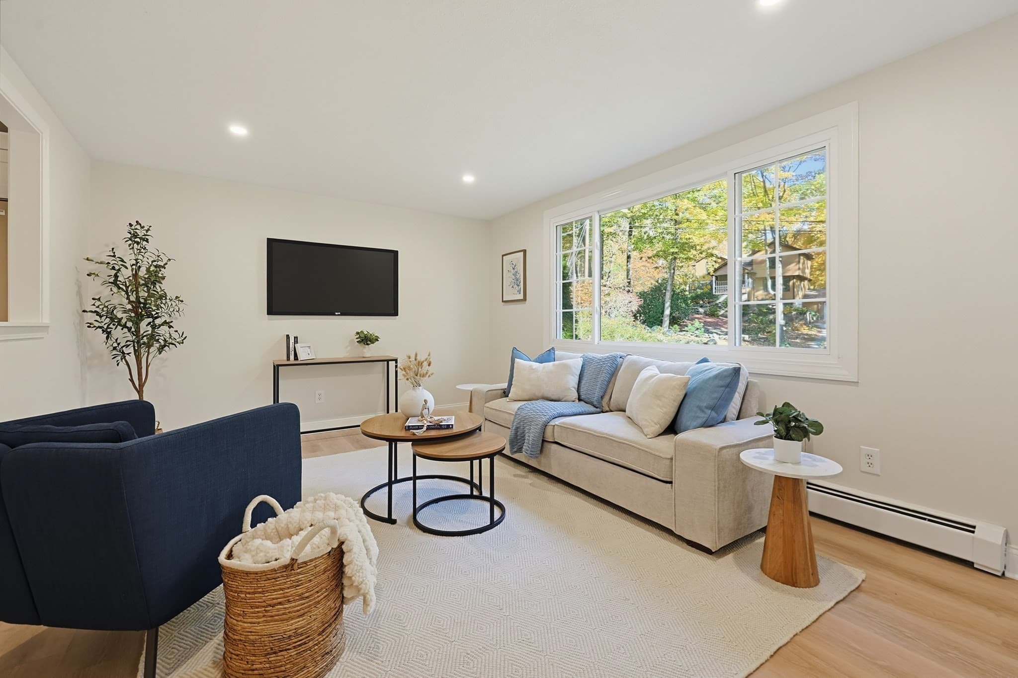 Single Family Residence at 9 Merriam District, Oxford MA 01537, photo 5 of 33