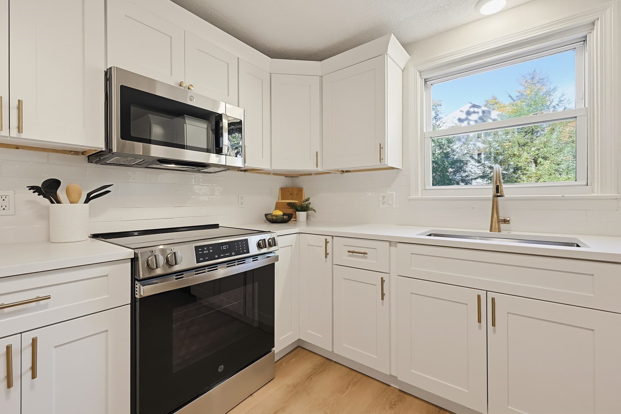 Single Family Residence at 9 Merriam District, Oxford MA 01537, photo 10 of 33