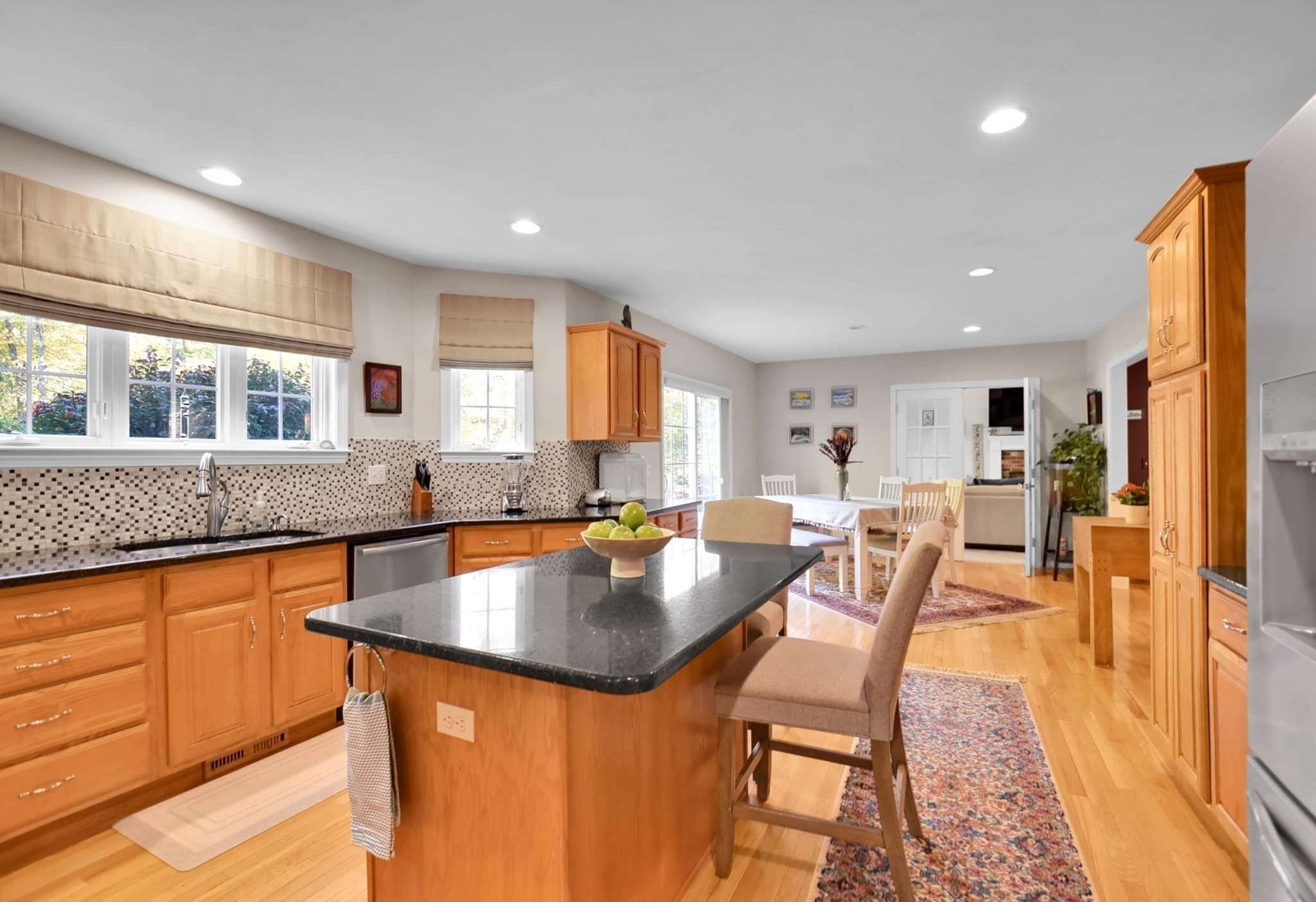 Single Family Residence at 2 Fairway View Dr, Douglas MA 01516, photo 6 of 42