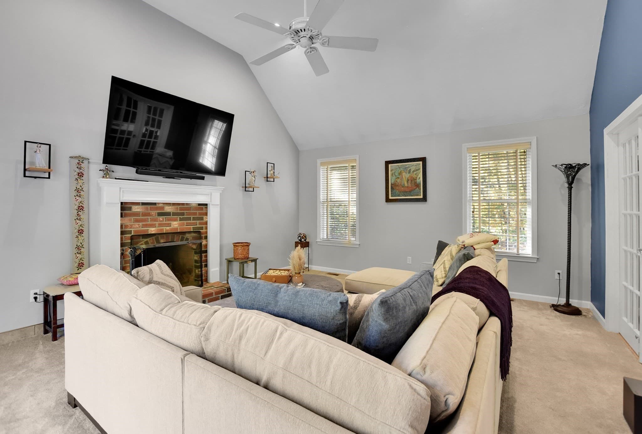 Single Family Residence at 2 Fairway View Dr, Douglas MA 01516, photo 11 of 42
