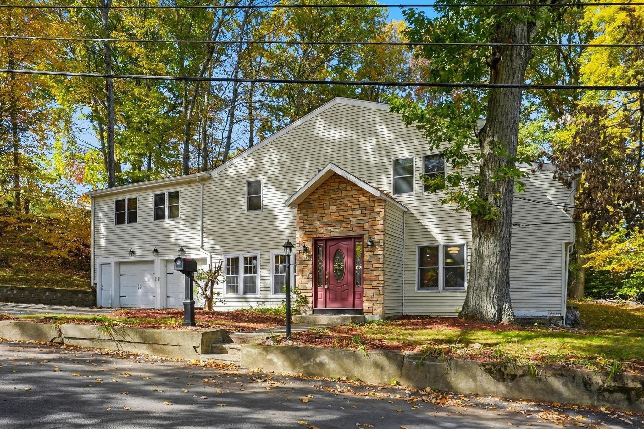 17 Pathwood Ave, Burlington MA 01803