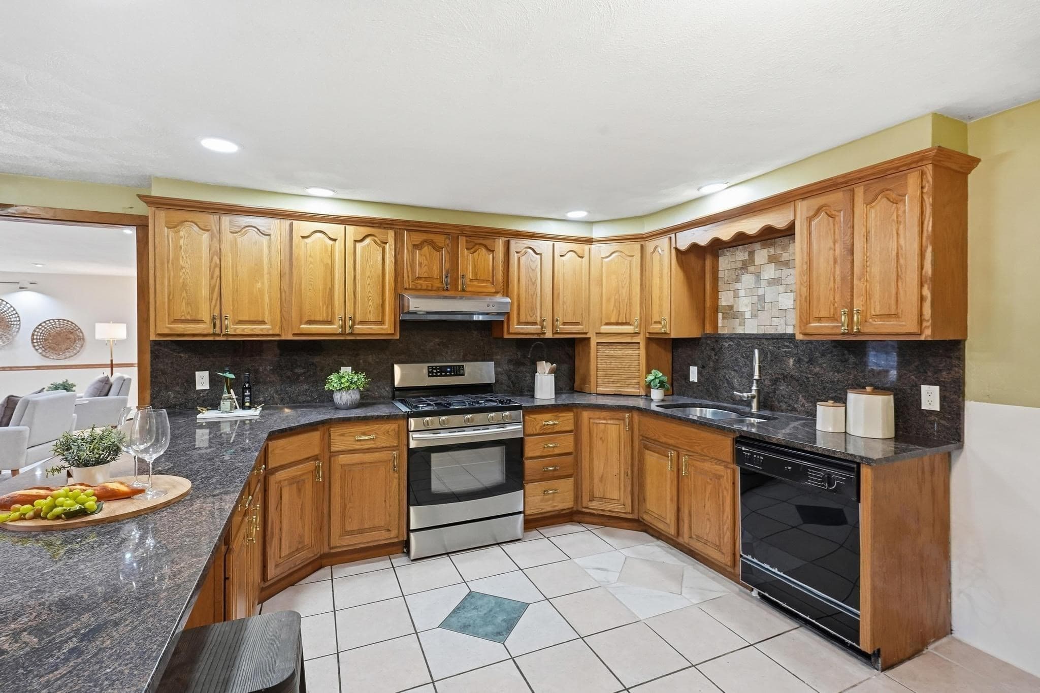 Single Family Residence at 17 Pathwood Ave, Burlington MA 01803, photo 9 of 41