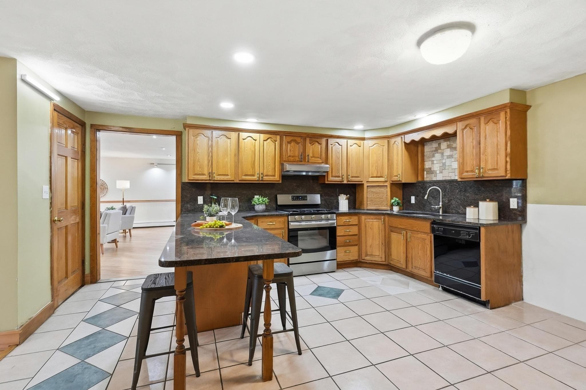 Single Family Residence at 17 Pathwood Ave, Burlington MA 01803, photo 8 of 41