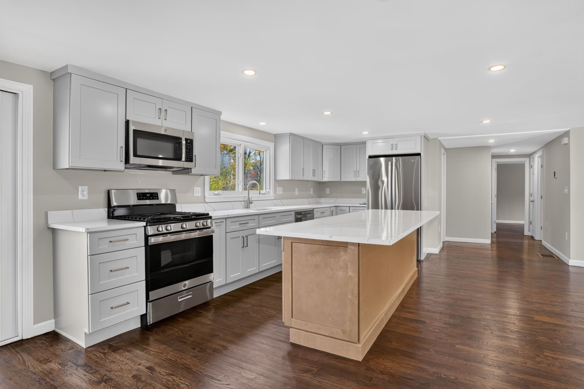 Single Family Residence at 417 Bigelow Street, Marlborough MA 01752, photo 2 of 25