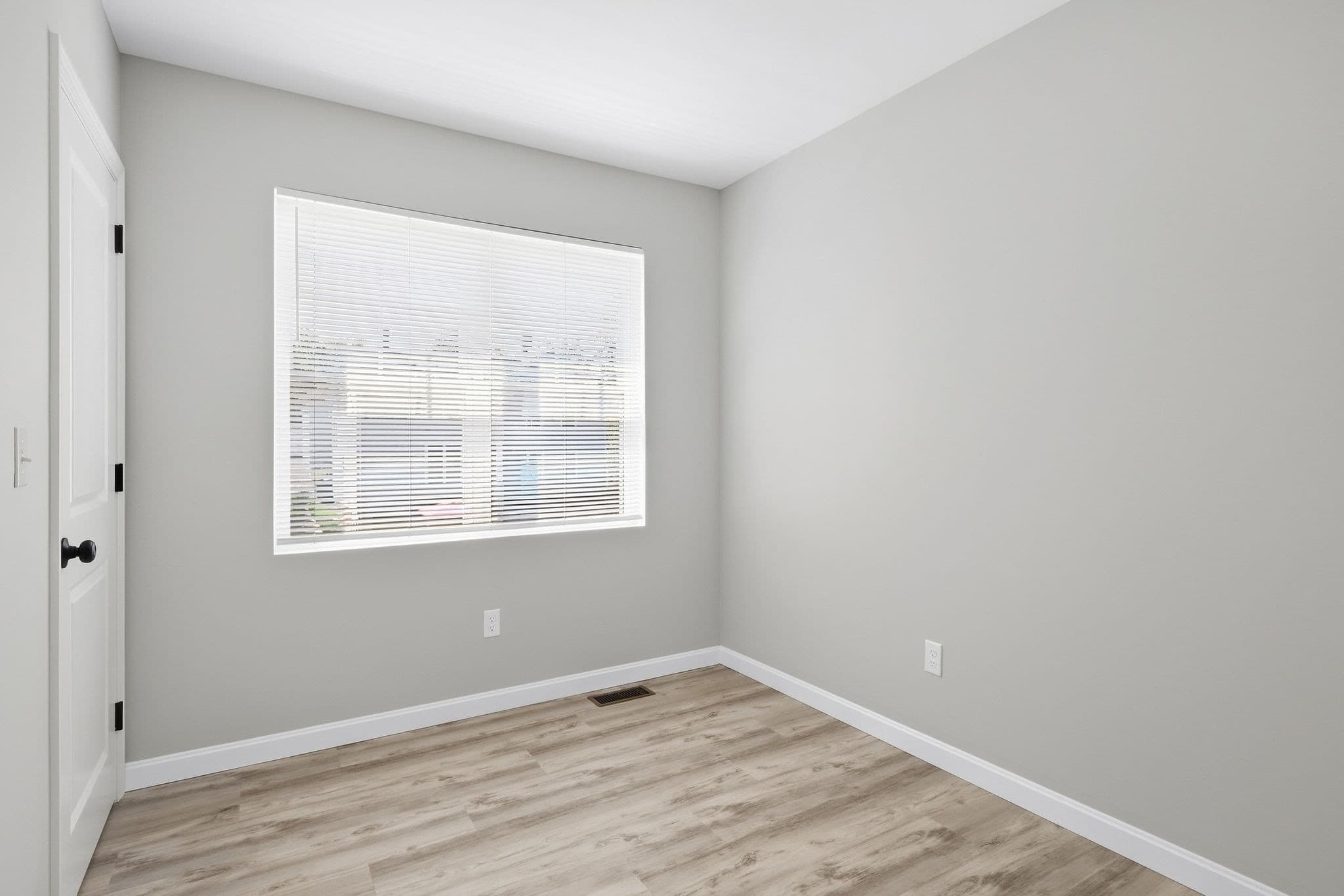 Attached (Townhouse/Rowhouse/Duplex) at 61 Parker St # 8, Springfield MA 01151, photo 7 of 17