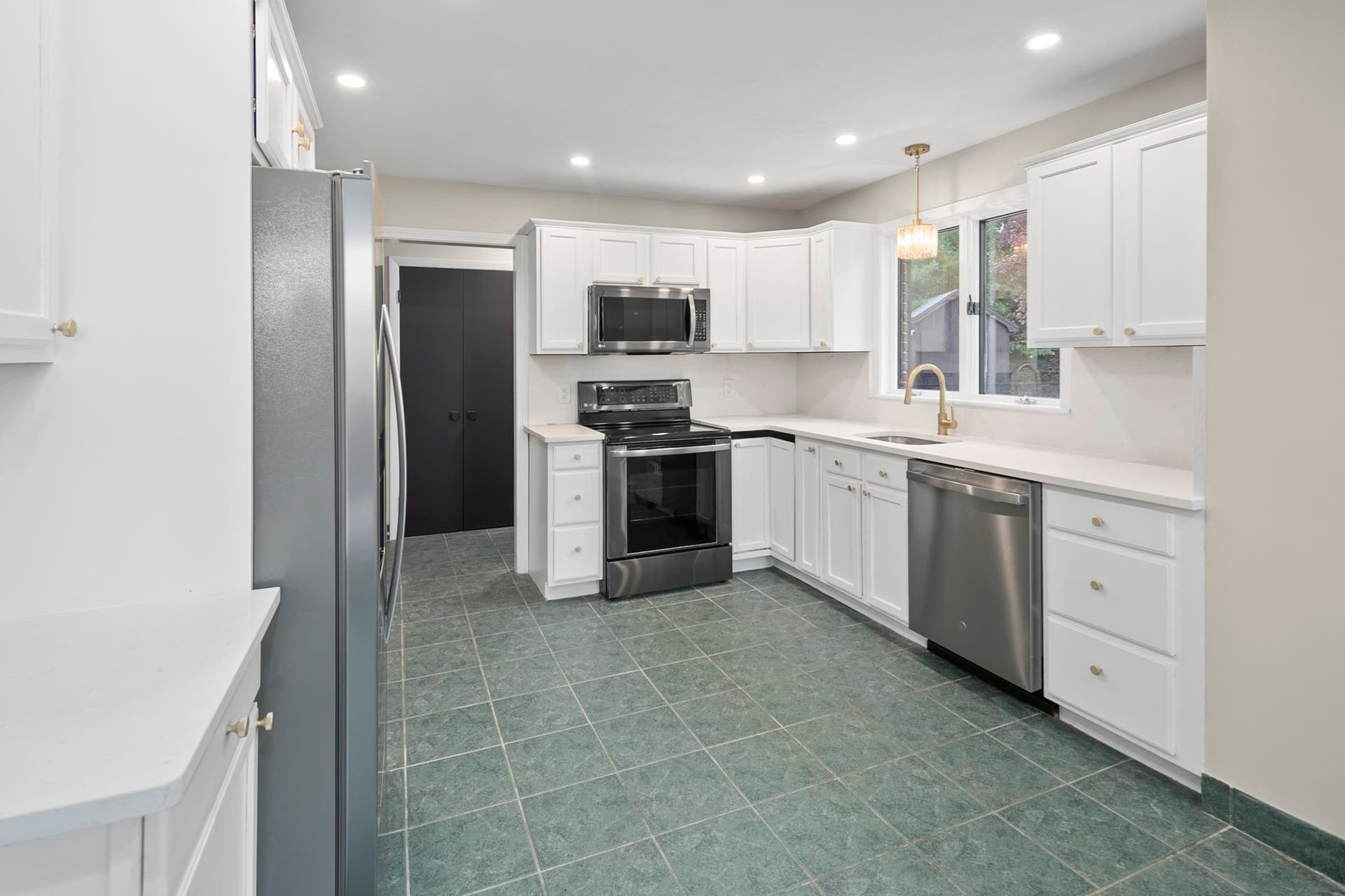 Single Family Residence at 113 Summer Street, Easton MA 02356, photo 13 of 42