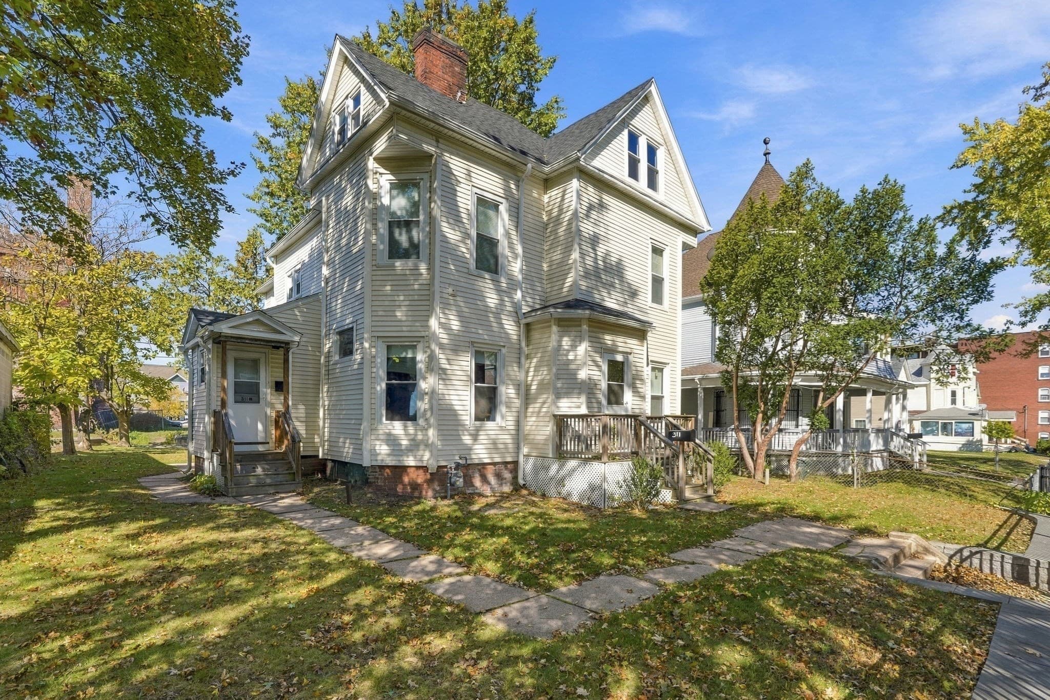 Multi Family at 311 Walnut St, Holyoke MA 01040, photo 2 of 12