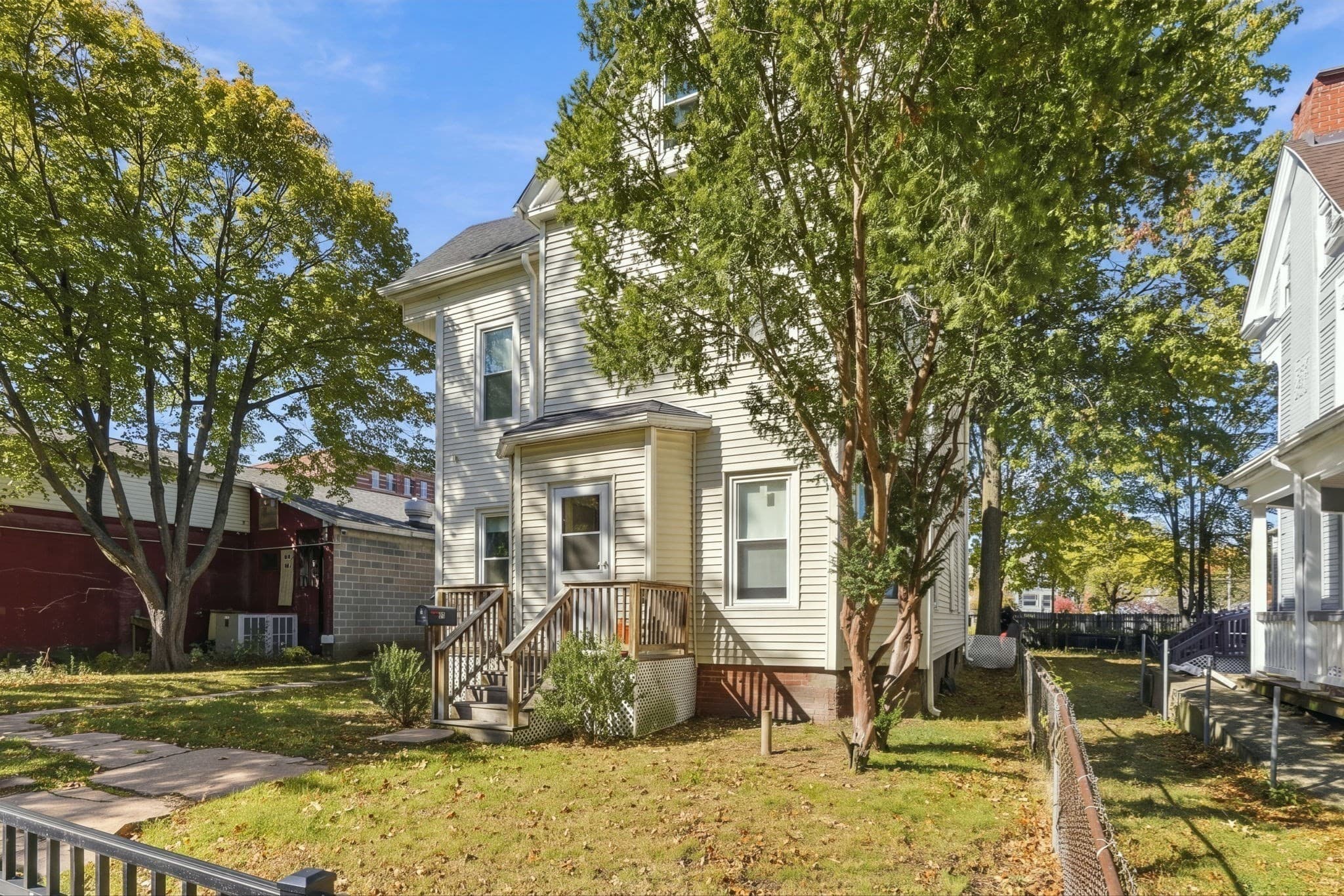 Multi Family at 311 Walnut St, Holyoke MA 01040, photo 12 of 12