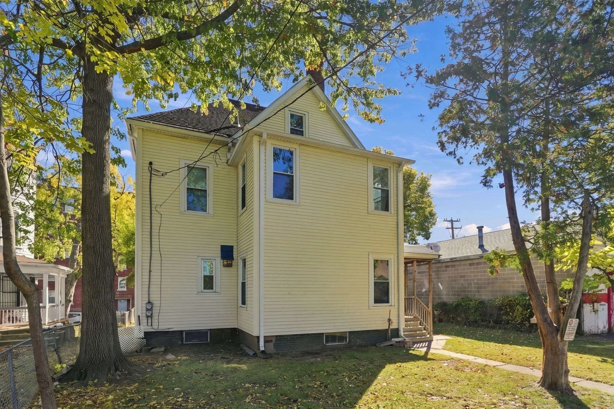 Multi Family at 311 Walnut St, Holyoke MA 01040, photo 7 of 12