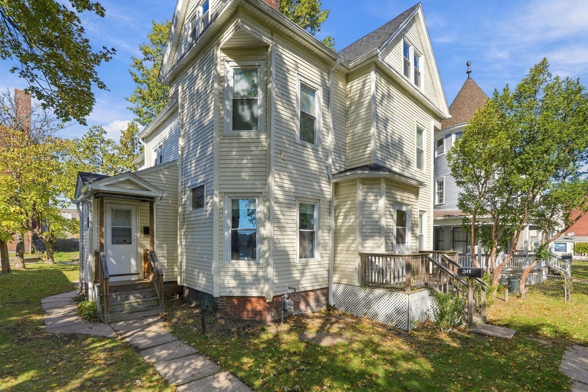 Multi Family at 311 Walnut St, Holyoke MA 01040, photo 3 of 12