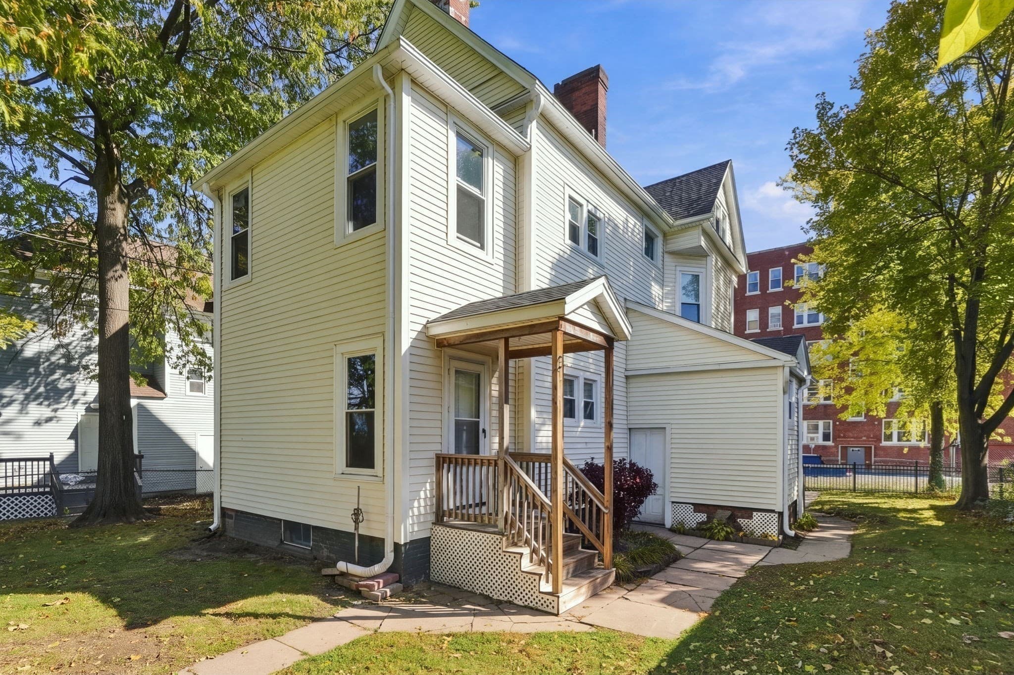 Multi Family at 311 Walnut St, Holyoke MA 01040, photo 10 of 12