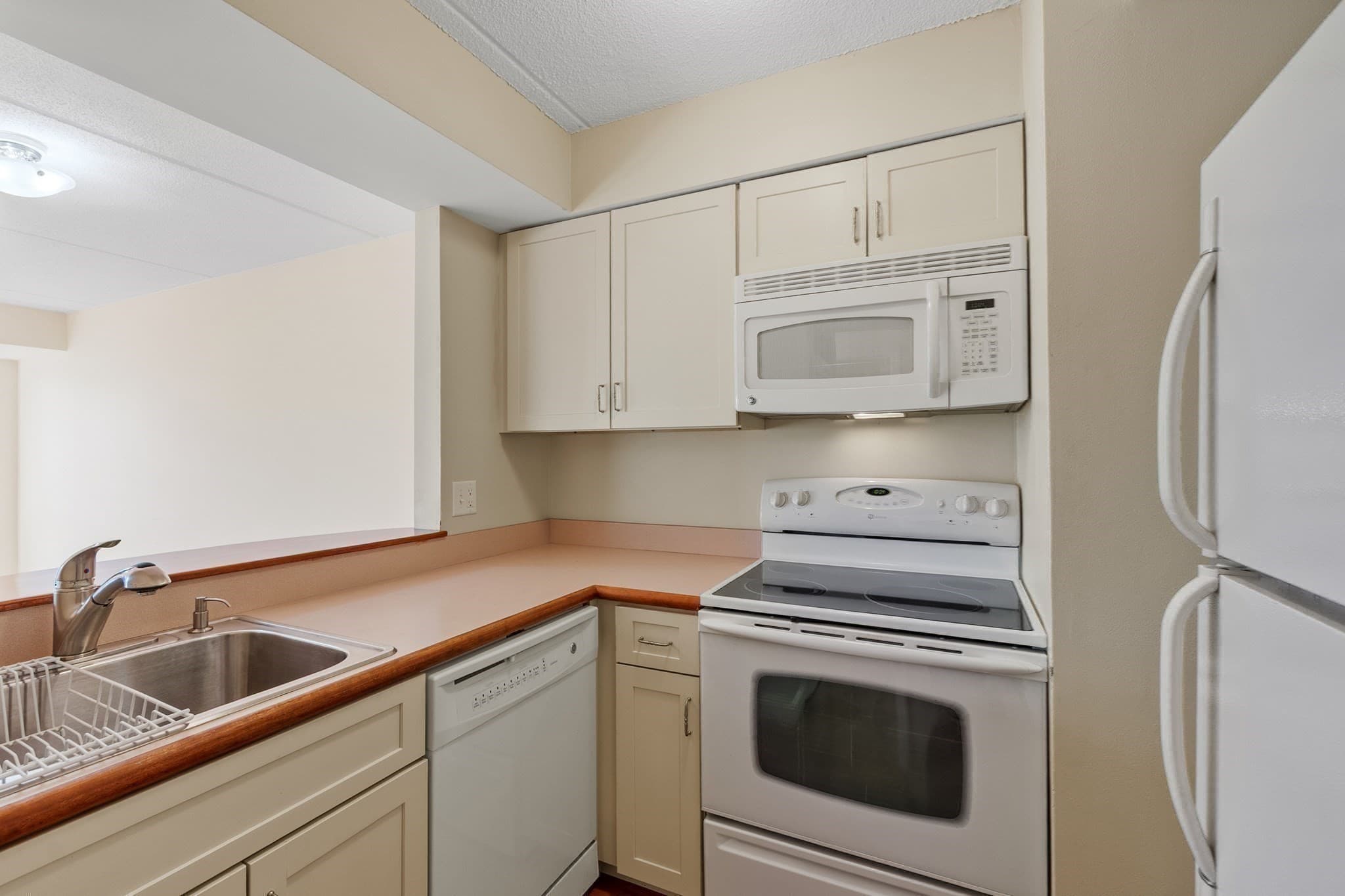 Condominium at 60 Rantoul Street # 403, Beverly MA 01915, photo 17 of 38