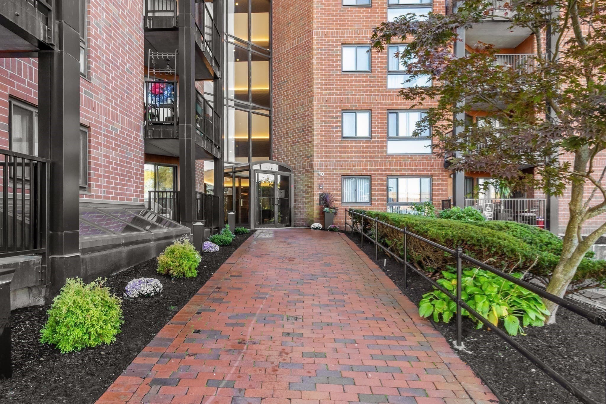 Condominium at 60 Rantoul Street # 403, Beverly MA 01915, photo 35 of 38