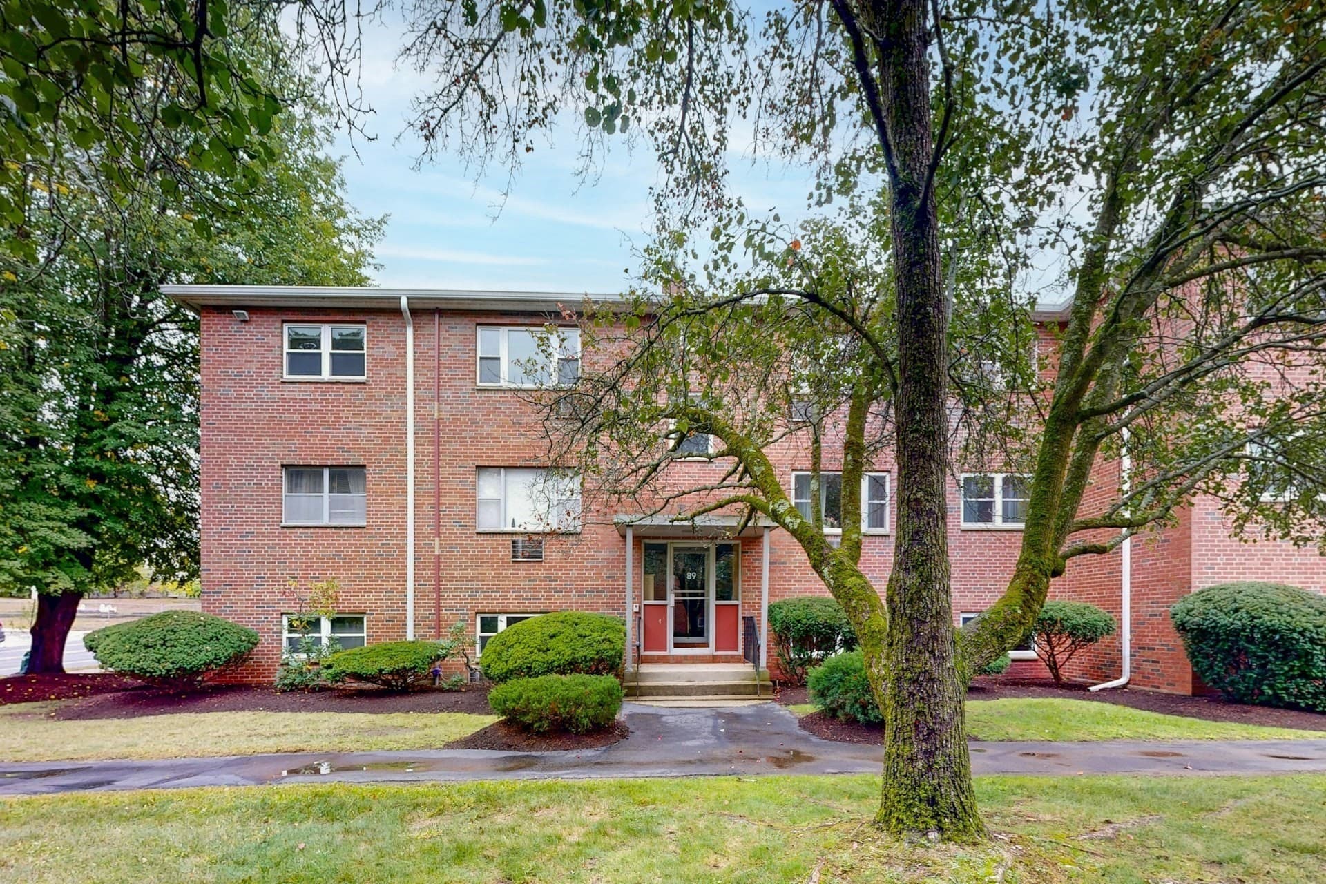 89 Walnut St # 5, Newton MA 02460